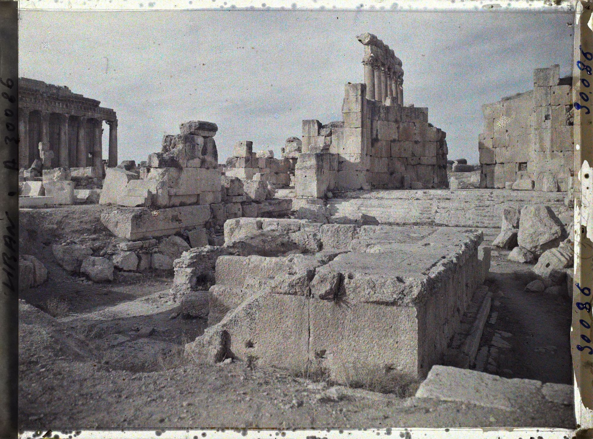 Image représentant Les vestiges de la Grande Cour et du sanctuaire du Temple de Jupiter Héliopolitain