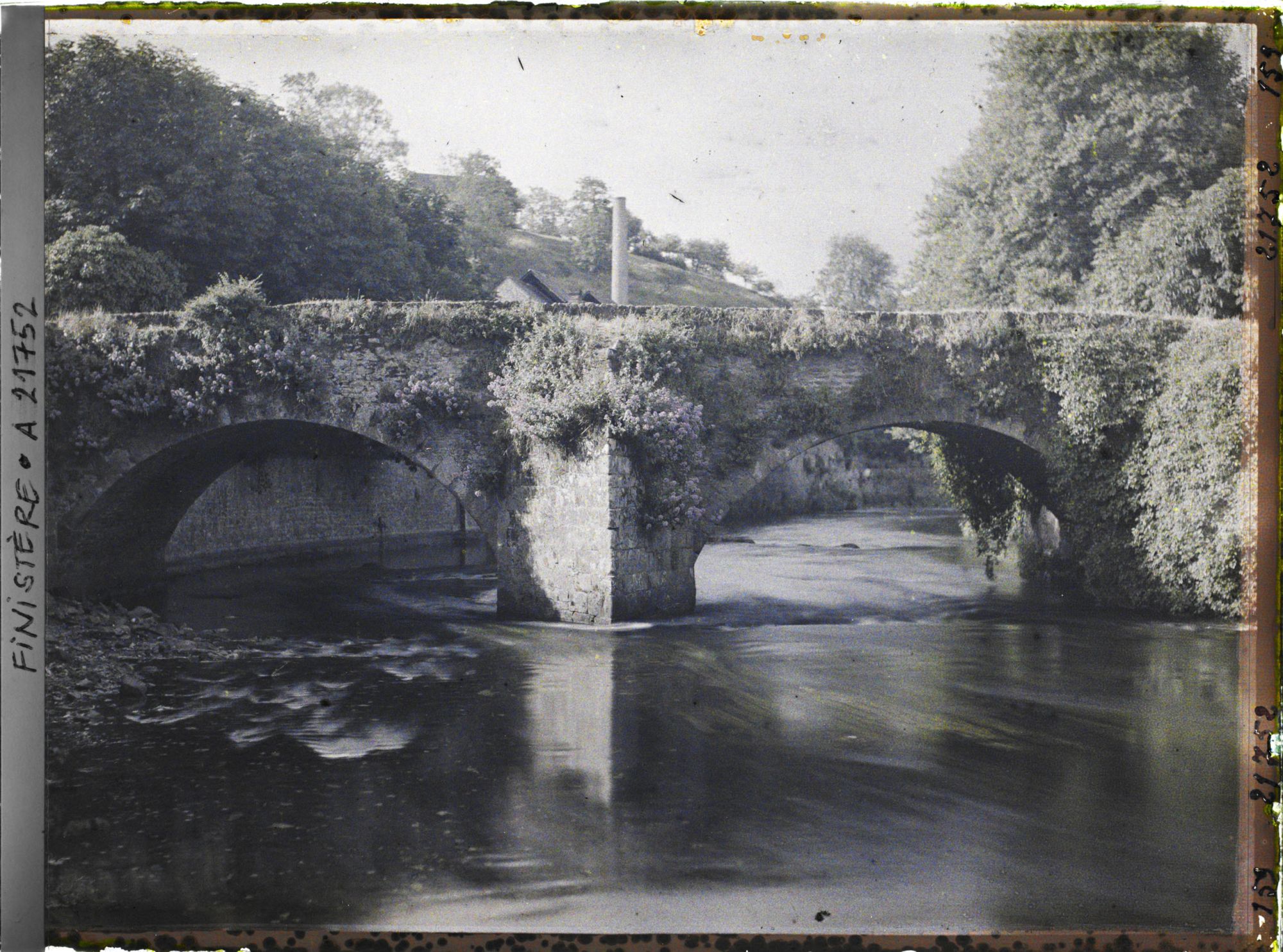Image représentant Le Pont fleuri sur l'Ellé