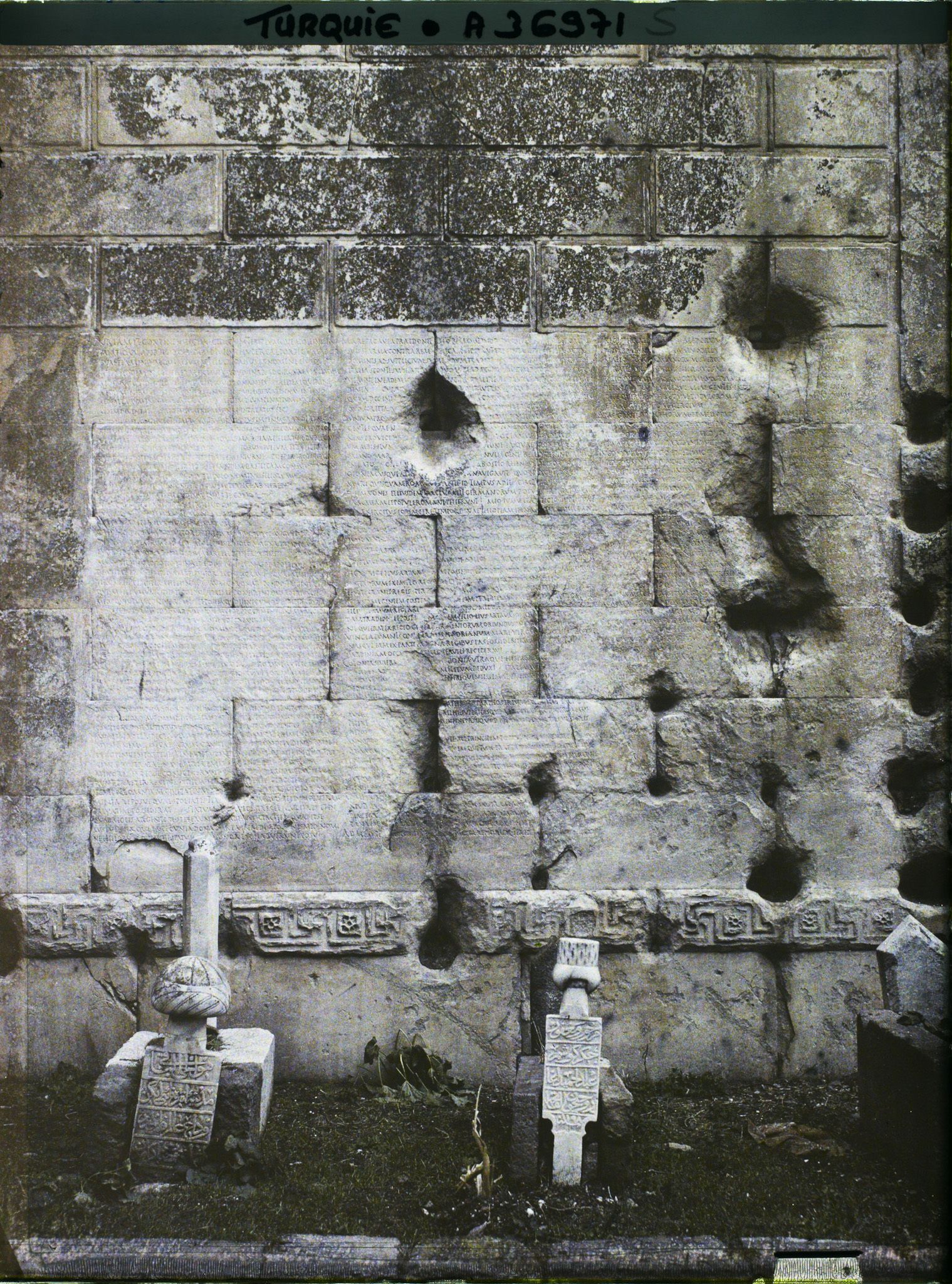 Image représentant Turquie, Angora, Ruines de l'Augusteum, Testament d'Auguste, inscriptions de droite