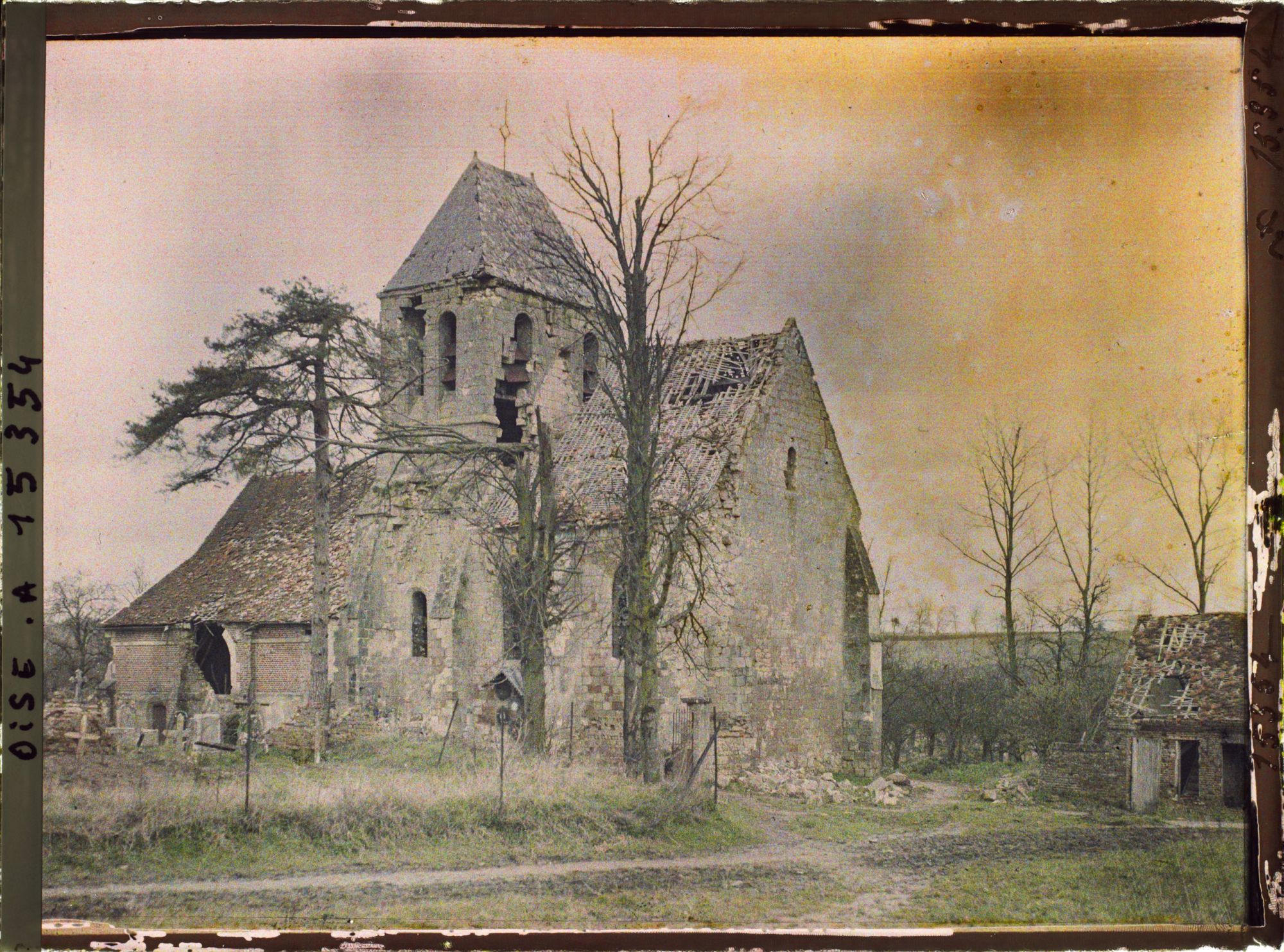 Image représentant L'église Saint-Pierre après les bombardements