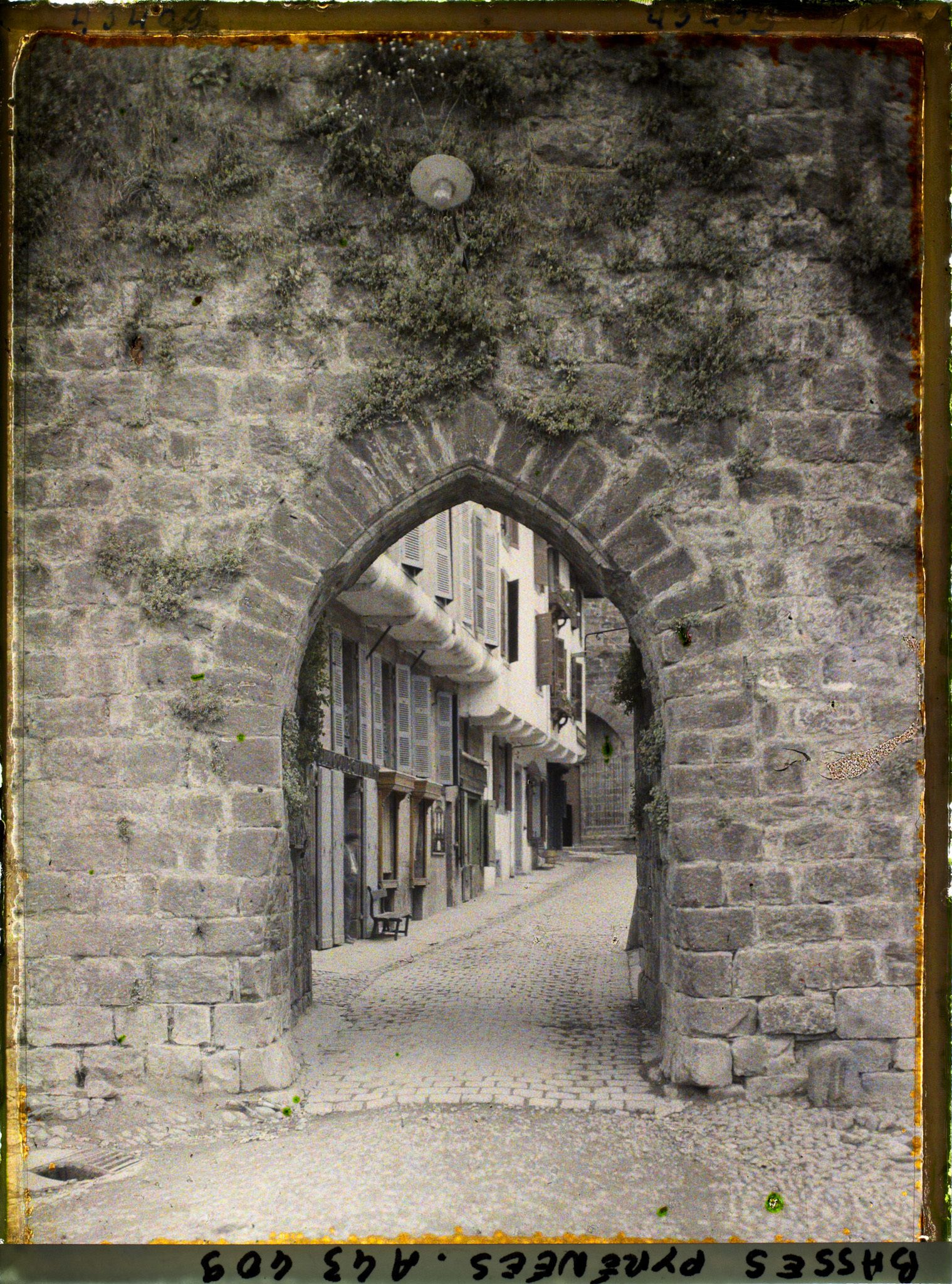 Image représentant France , St Jean-Pied de Port, Une ancienne porte de la Ville