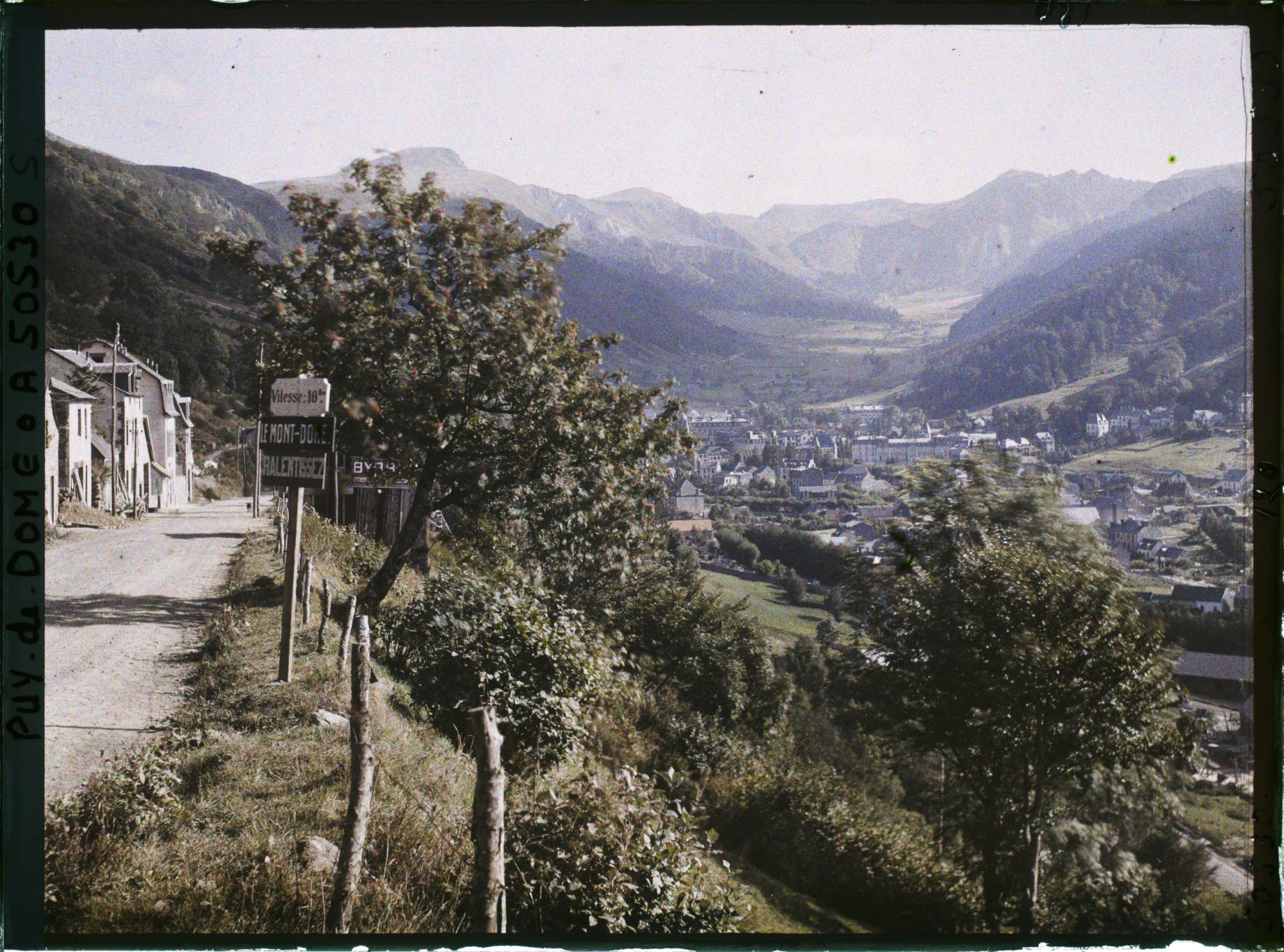 Image représentant France, Mont Dore, La route de Clermont et le Mont Dore