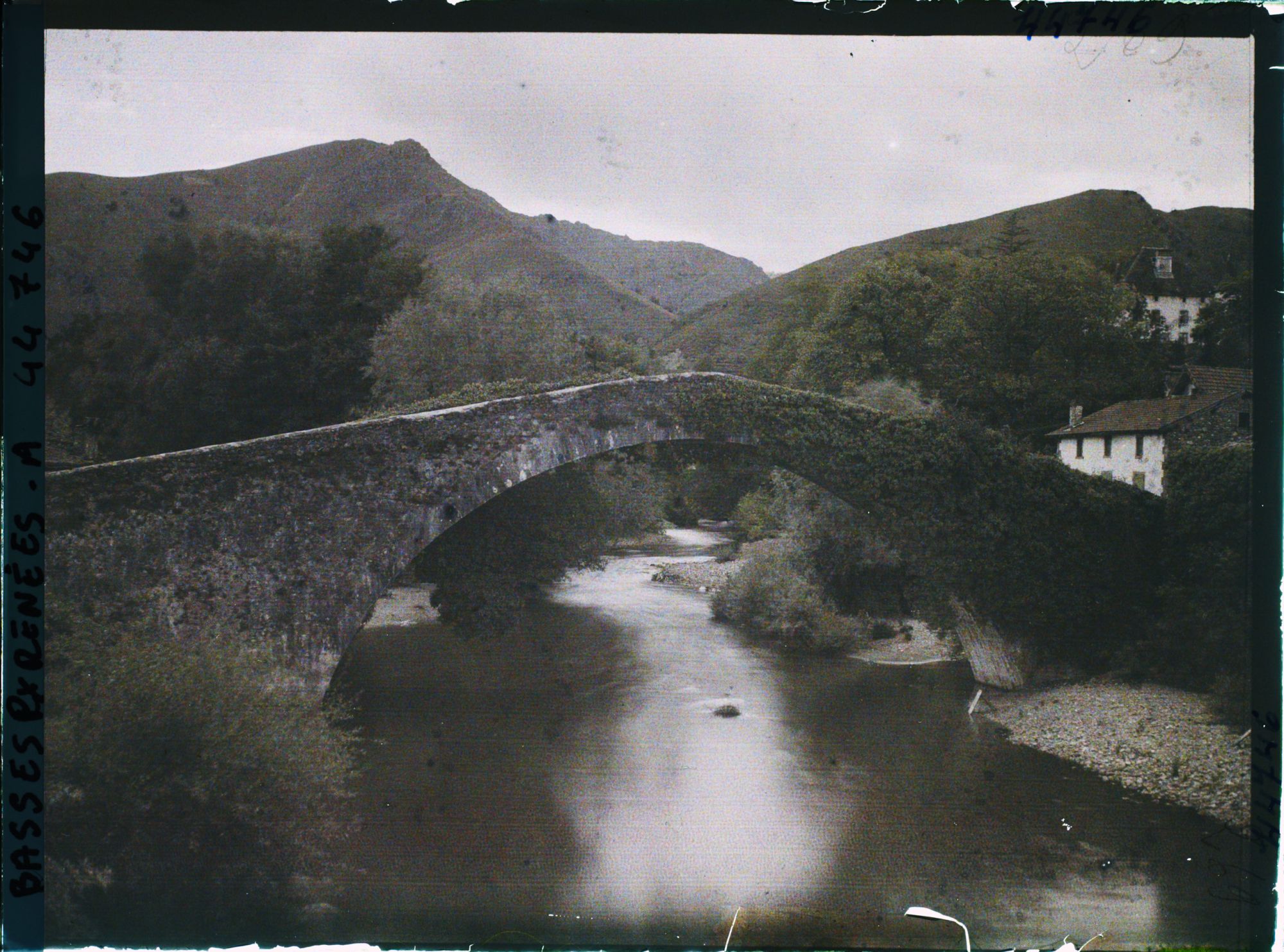 Image représentant France , St Etienne de Baigorry, Le Vieux Pont Romain
