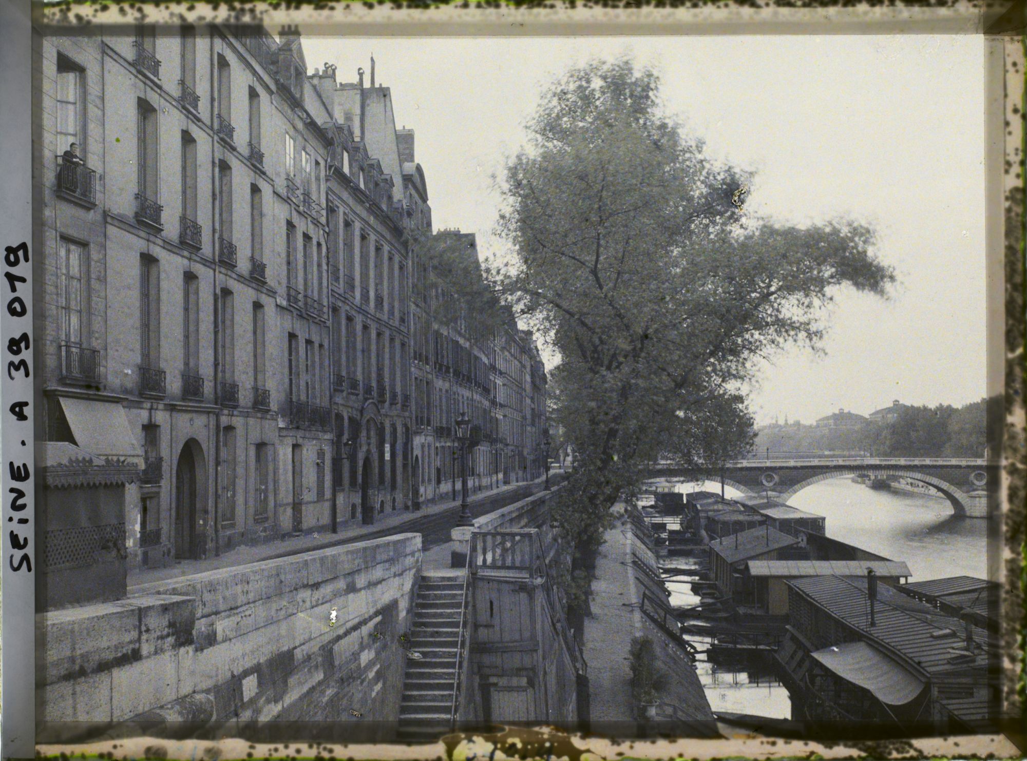 Image représentant Les bateaux-lavoirs quai de Bourbon