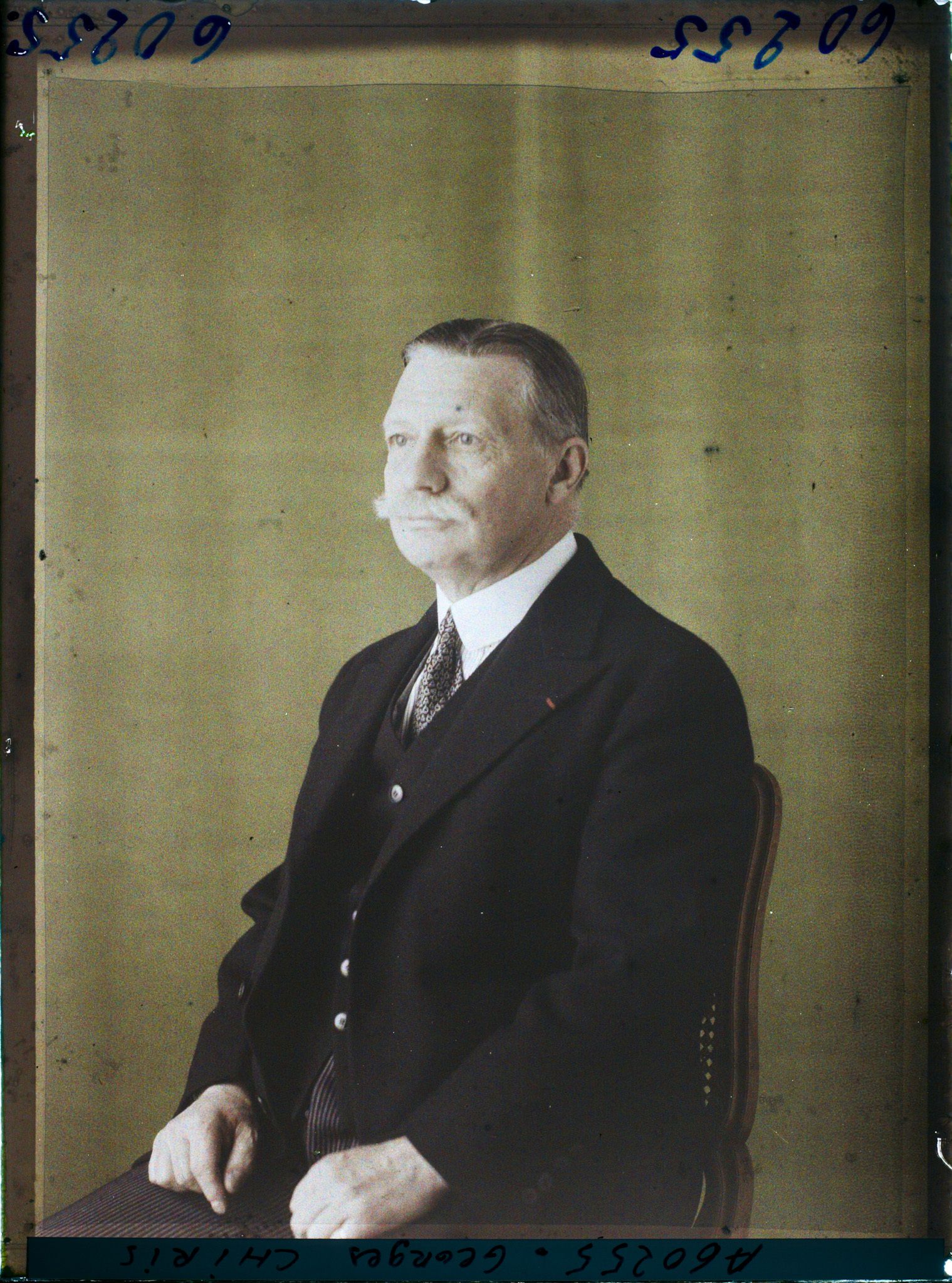 Image représentant https://musee-albert-kahn.s-museum.fr/home/NWQ2OTAwYzNmYjZlZTk1ZWQwODJmMjY4L2dlbmVyaWMtbm90aWNlLXRhYi9hdXRob3JpdHkvNjE3YTc5ZjVjZjhiODk2OGIzMzM3ZDIx/5d6900c3fb6ee95ed082f268/generic-notice-tab/authority/617a79ebcf8b8968b3336adb Monsieur Georges Chiris