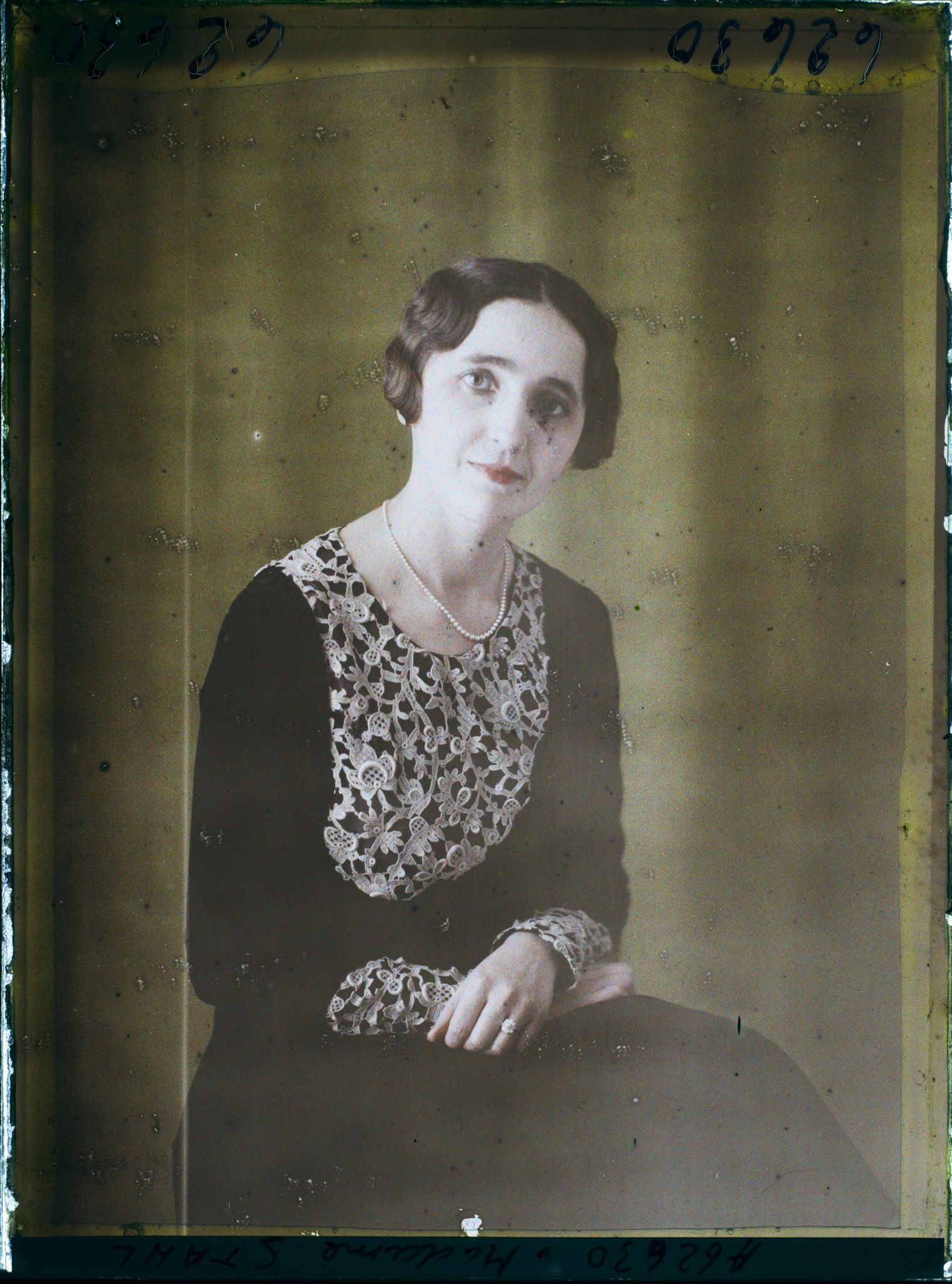 Image représentant https://musee-albert-kahn.s-museum.fr/home/NWQ2OTAwYzNmYjZlZTk1ZWQwODJmMjY4L2dlbmVyaWMtbm90aWNlLXRhYi9hdXRob3JpdHkvNjE3YTc5ZjVjZjhiODk2OGIzMzM3ZDIx/5d6900c3fb6ee95ed082f268/generic-notice-tab/authority/617a79ebcf8b8968b3337803 Madame Stahl