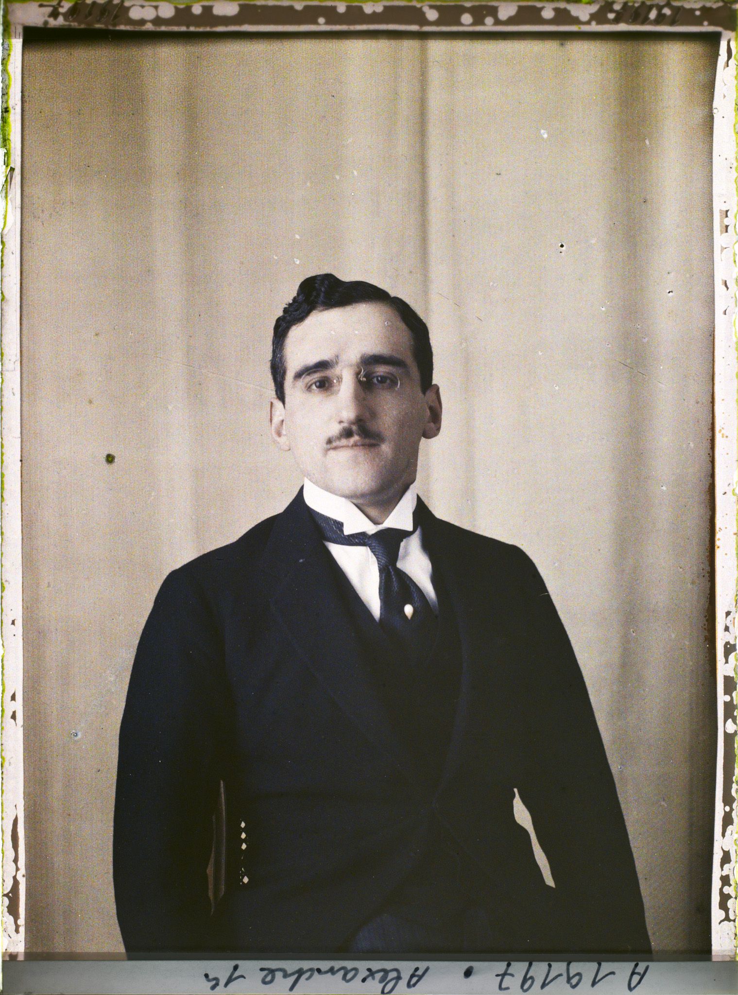 Image représentant https://musee-albert-kahn.s-museum.fr/home/NWQ2OTAwYzNmYjZlZTk1ZWQwODJmMjY4L2dlbmVyaWMtbm90aWNlLXRhYi9hdXRob3JpdHkvNjE3YTc5ZjVjZjhiODk2OGIzMzM3ZDIx/5d6900c3fb6ee95ed082f268/generic-notice-tab/authority/617a79ebcf8b8968b3336719 S.A.R Alexandre, Prince Régent du Royaume des Serbes, Croates et Slovènes