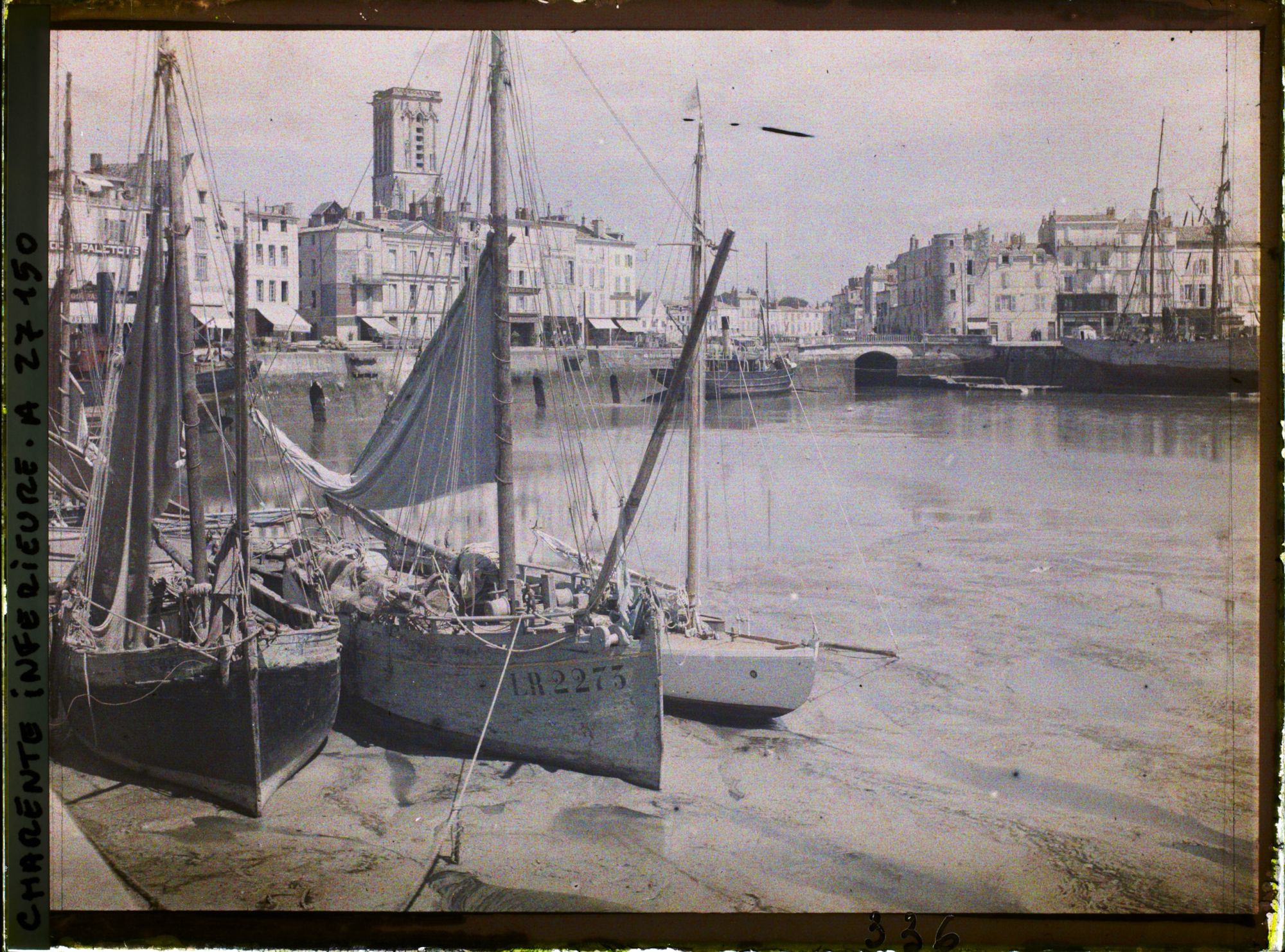 Image représentant France, La Rochelle, Le Port à marée basse (Quai Valin)
