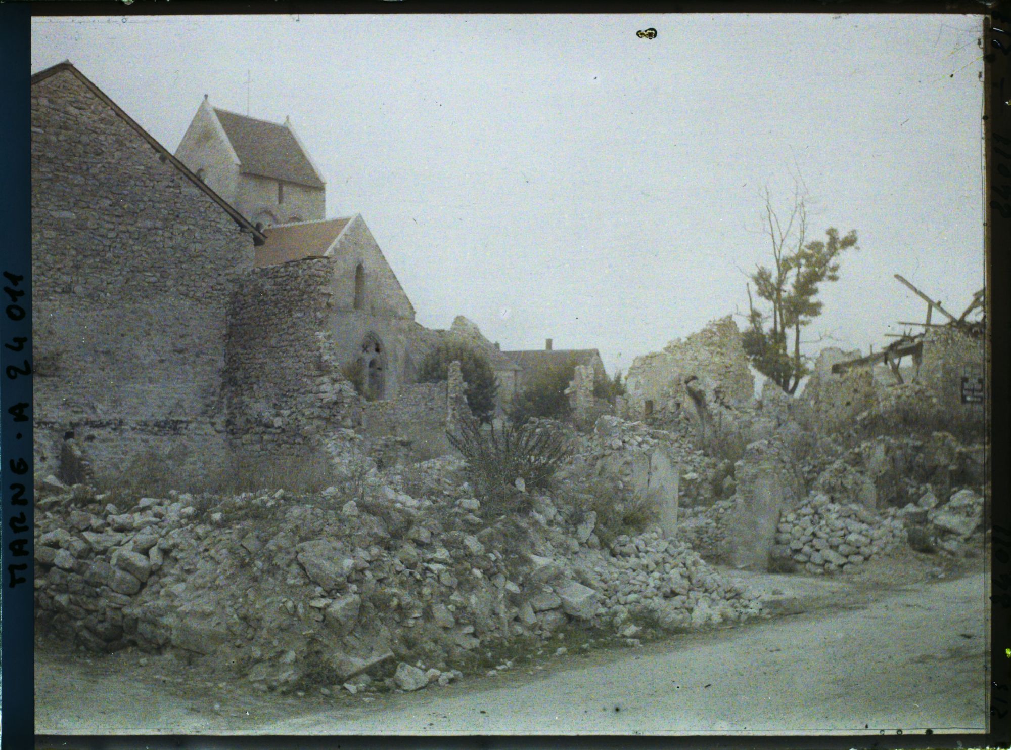 Image représentant Verneuil, Verneuil ; le Quartier de l'Eglise