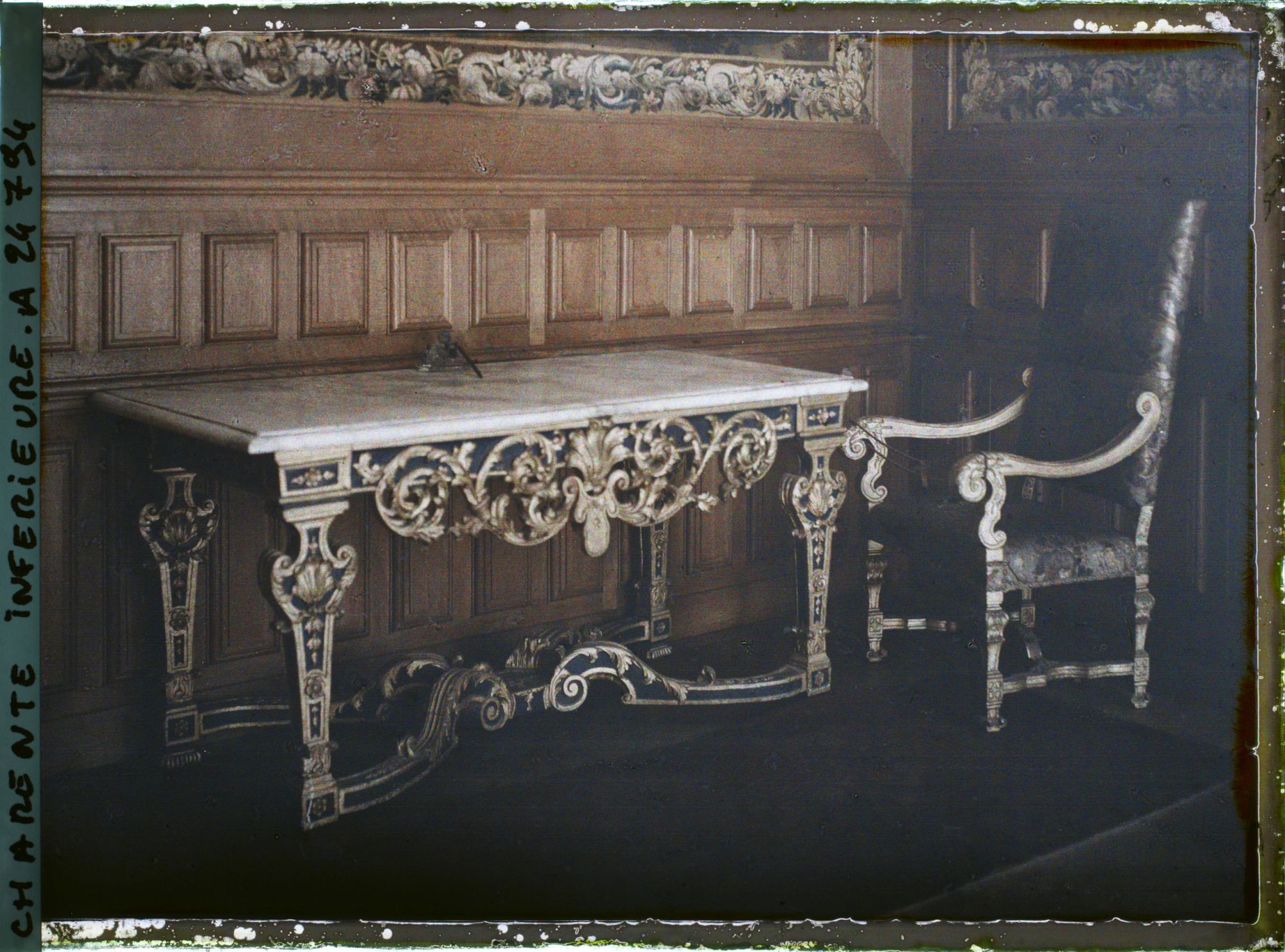 Image représentant La table et le fauteuil, cabinet Jean Guiton, Hôtel de Ville