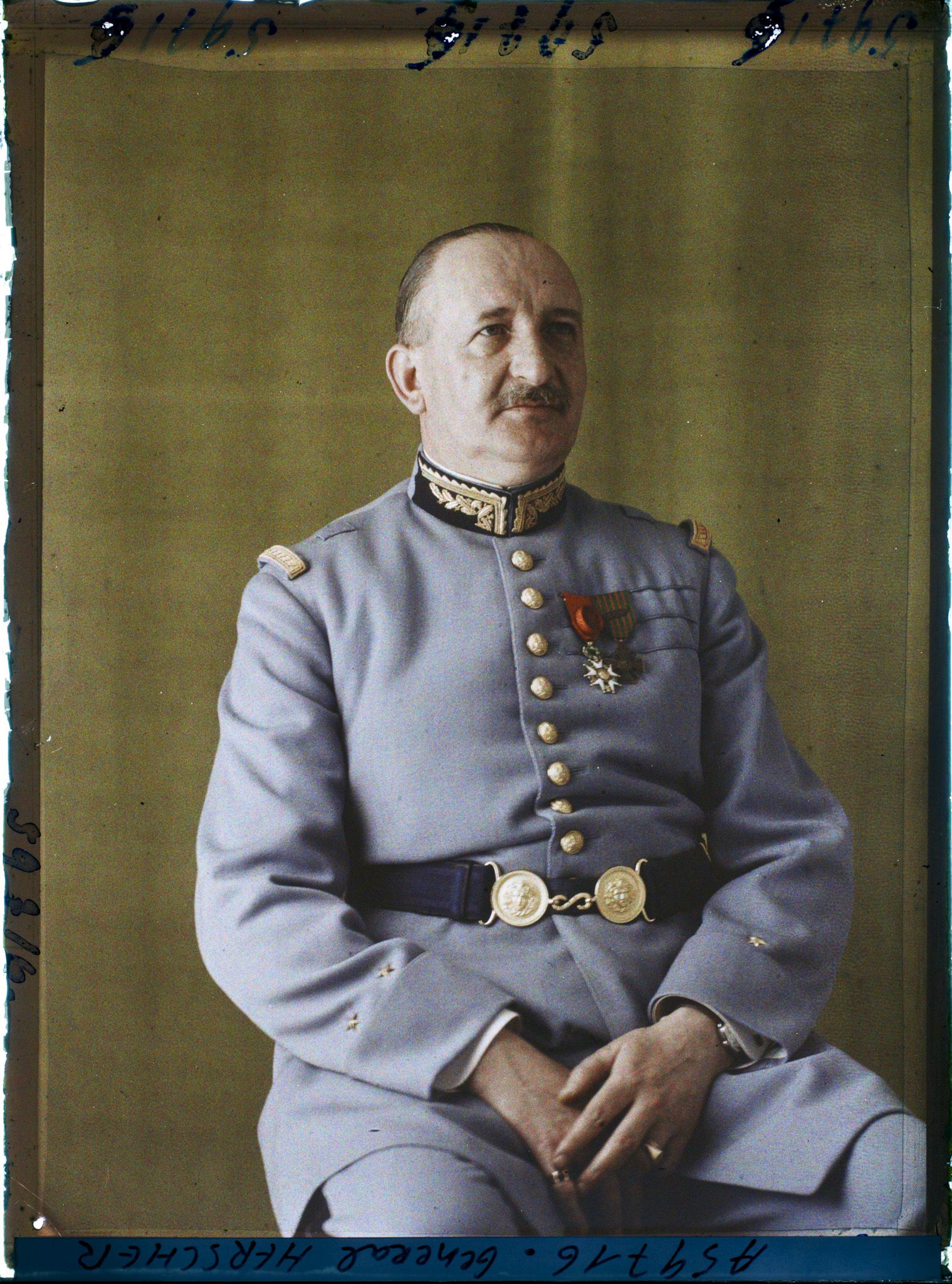Image représentant https://musee-albert-kahn.s-museum.fr/home/NWQ2OTAwYzNmYjZlZTk1ZWQwODJmMjY4L2dlbmVyaWMtbm90aWNlLXRhYi9hdXRob3JpdHkvNjE3YTc5ZjVjZjhiODk2OGIzMzM3ZDIx/5d6900c3fb6ee95ed082f268/generic-notice-tab/authority/617a79ebcf8b8968b3336efb Le Général Henri Herscher