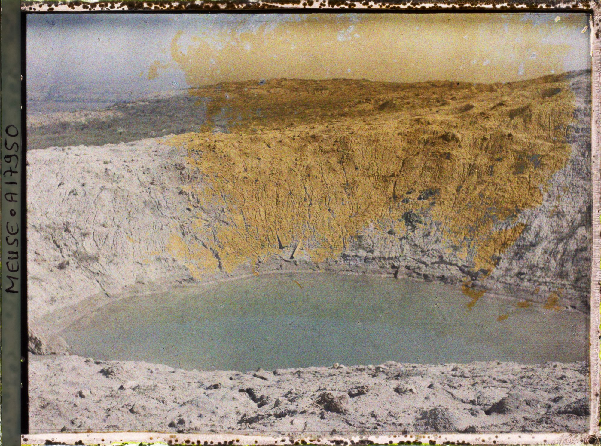 Image représentant France, Sur la Crête des Eparges, Trou de mine