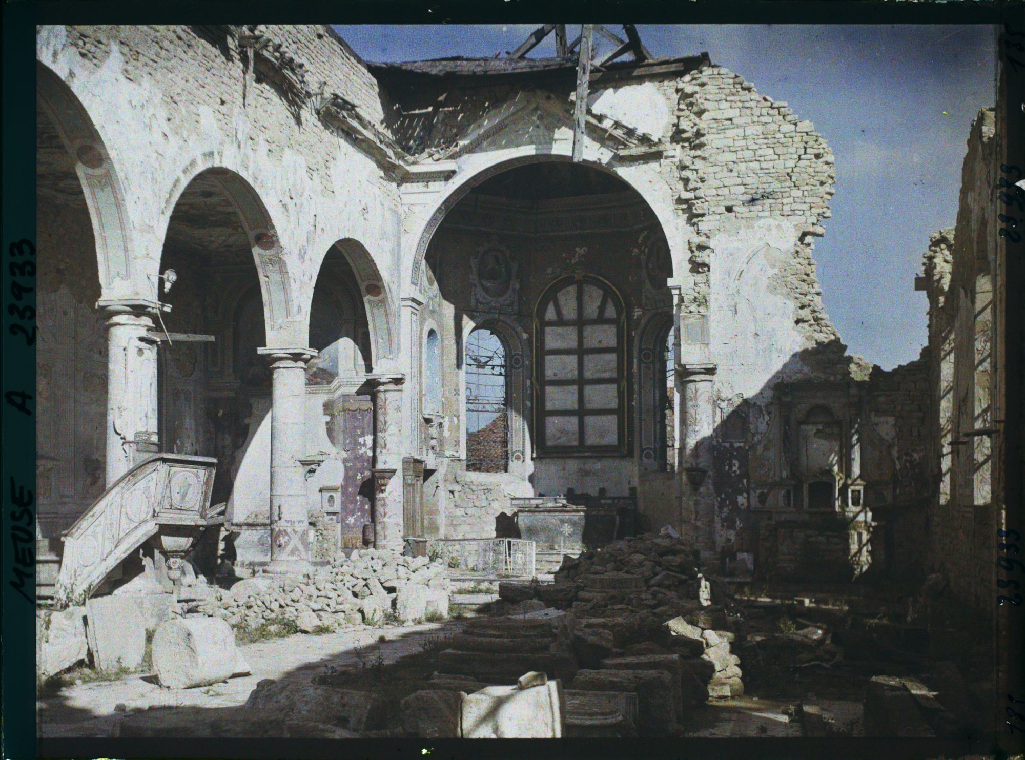 Image représentant France, Romagne sous Montfaucon, Intérieur de l'Eglise de Romagne