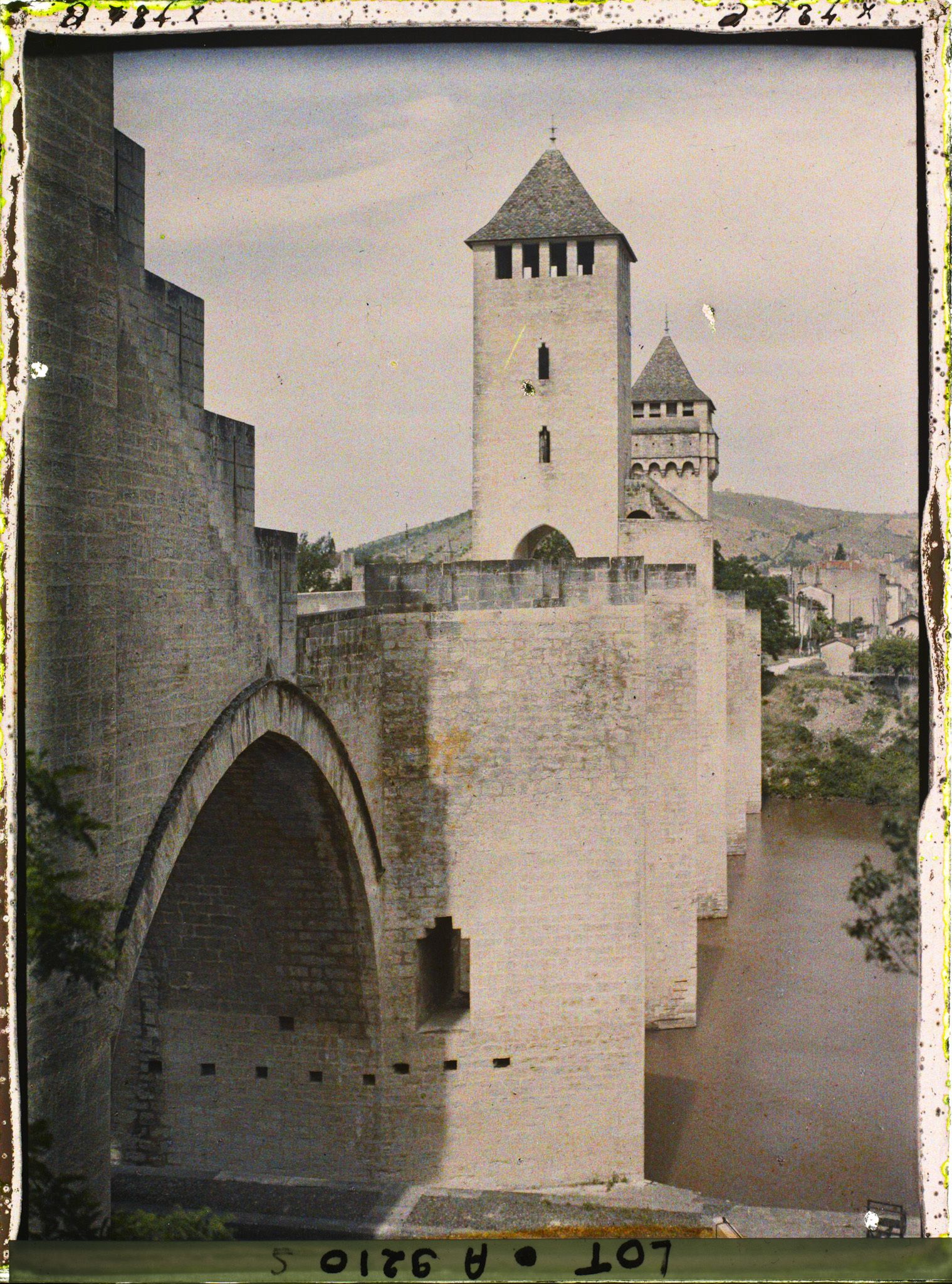 Image représentant France, Cahors, Vues prises de la rive gauche montrant les défenses du Pont