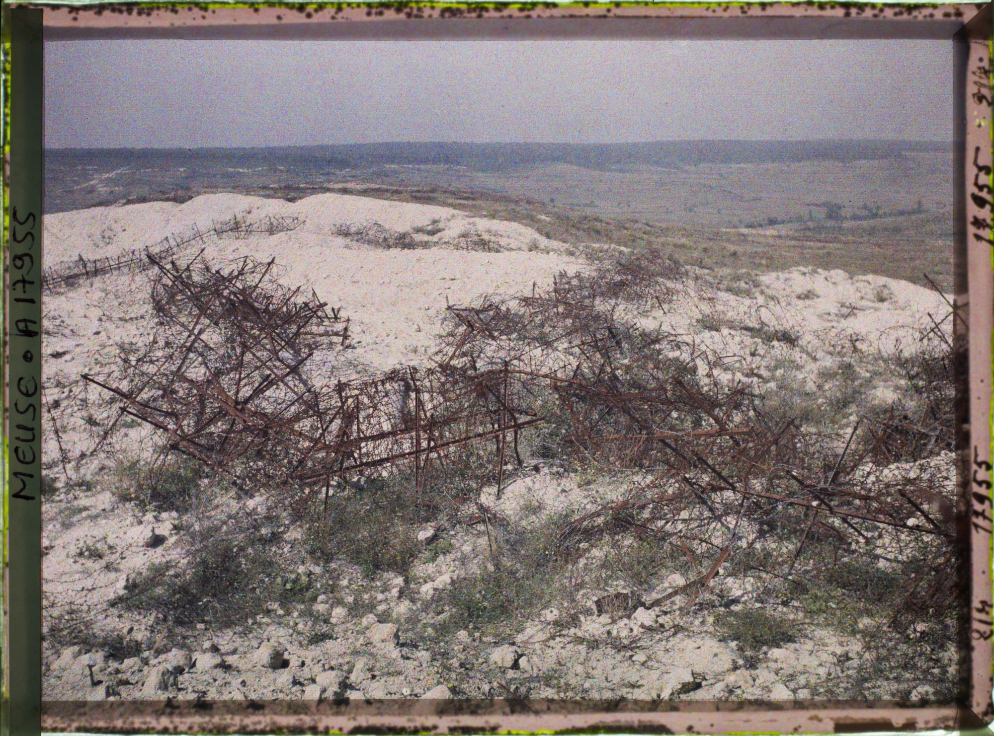 Image représentant France, Sur la Crête des Eparges, Trou de mine : au fond la tranchée de Calonne