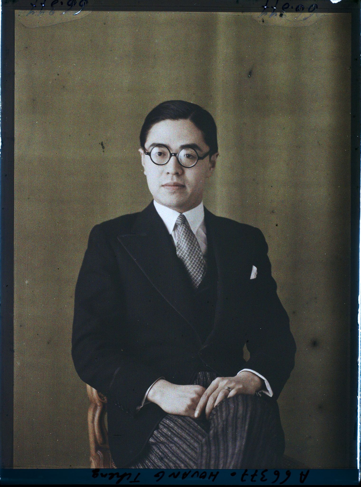 Image représentant https://musee-albert-kahn.s-museum.fr/home/NWQ2OTAwYzNmYjZlZTk1ZWQwODJmMjY4L2dlbmVyaWMtbm90aWNlLXRhYi9hdXRob3JpdHkvNjE3YTc5ZjVjZjhiODk2OGIzMzM3ZDIx/5d6900c3fb6ee95ed082f268/generic-notice-tab/authority/617a79eacf8b8968b33365b6 Monsieur Houang-Tcheng