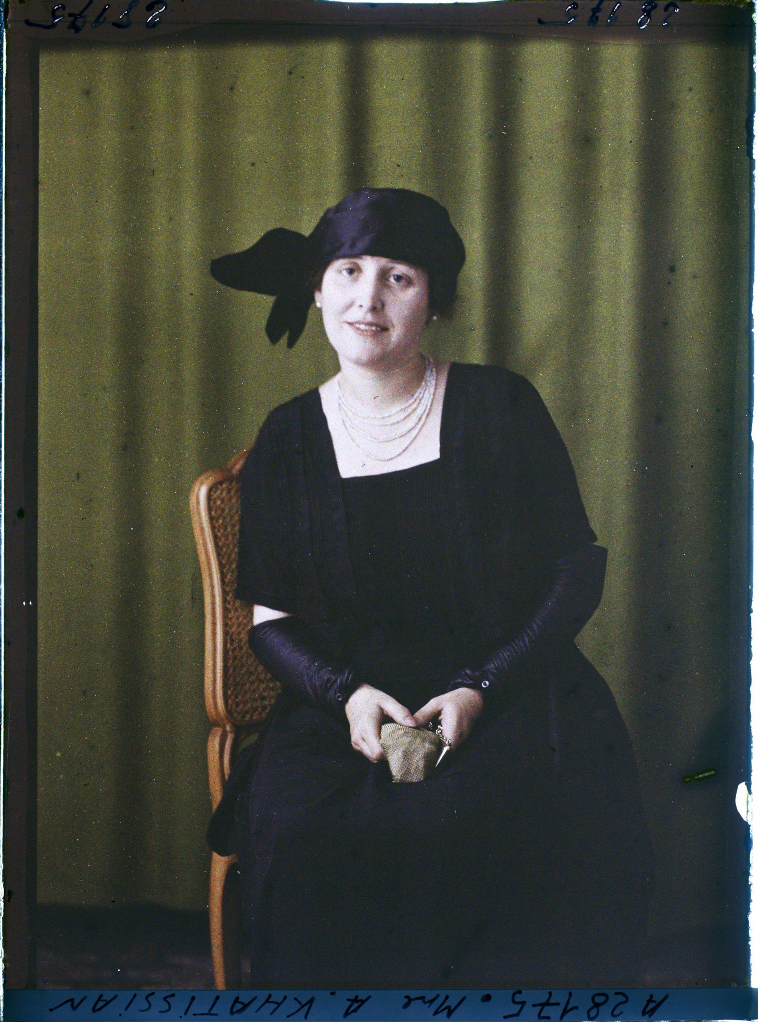 Image représentant https://musee-albert-kahn.s-museum.fr/home/NWQ2OTAwYzNmYjZlZTk1ZWQwODJmMjY4L2dlbmVyaWMtbm90aWNlLXRhYi9hdXRob3JpdHkvNjE3YTc5ZjVjZjhiODk2OGIzMzM3ZDIx/5d6900c3fb6ee95ed082f268/generic-notice-tab/authority/617a79ebcf8b8968b333707b Madame Alexandre Khatissian