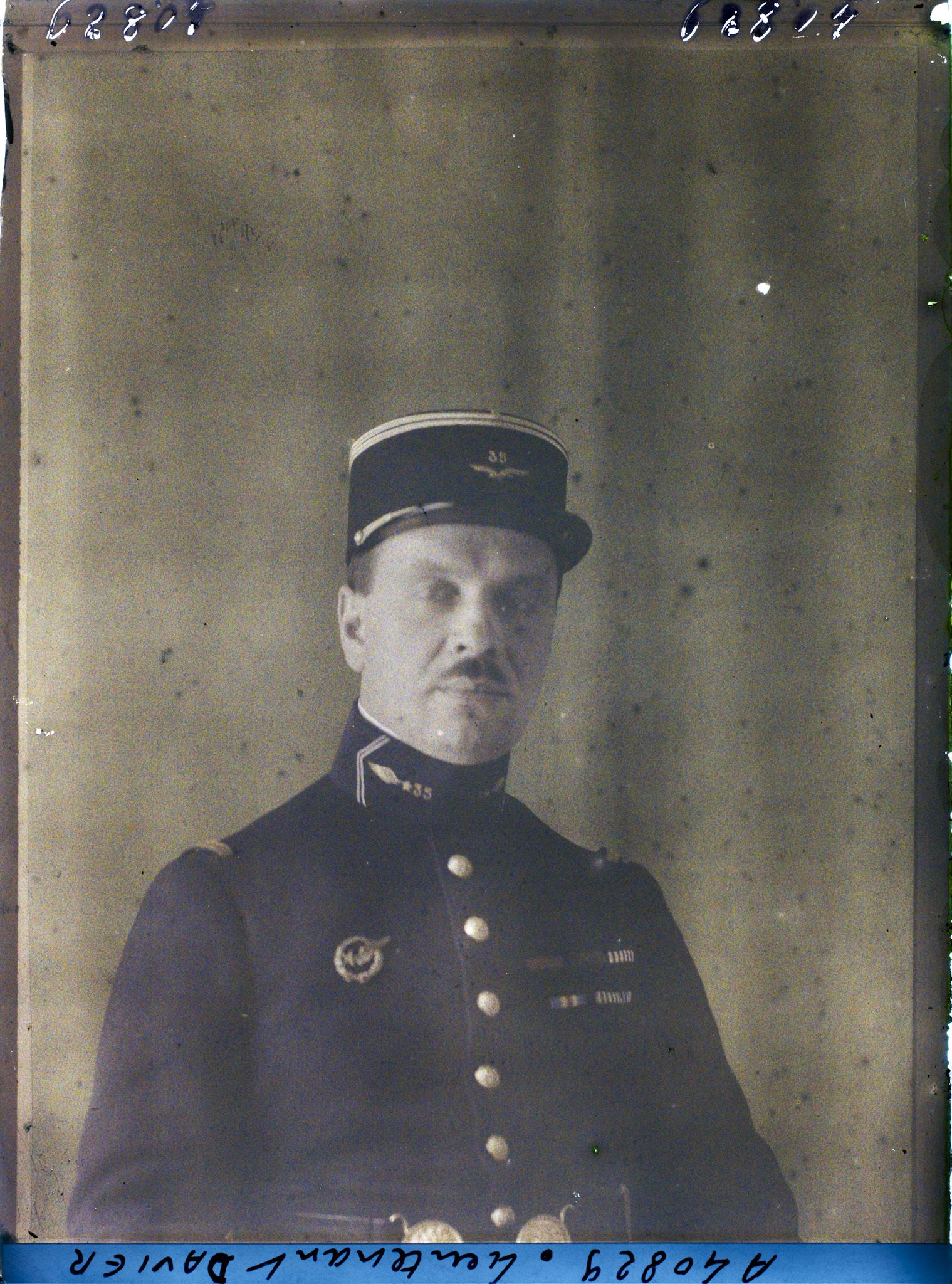Image représentant Le  https://musee-albert-kahn.s-museum.fr/home/NWQ2OTAwYzNmYjZlZTk1ZWQwODJmMjY4L2dlbmVyaWMtbm90aWNlLXRhYi9hdXRob3JpdHkvNjE3YTc5ZjVjZjhiODk2OGIzMzM3ZDIx/5d6900c3fb6ee95ed082f268/generic-notice-tab/authority/617a79ebcf8b8968b3336b35 lieutenant Davier