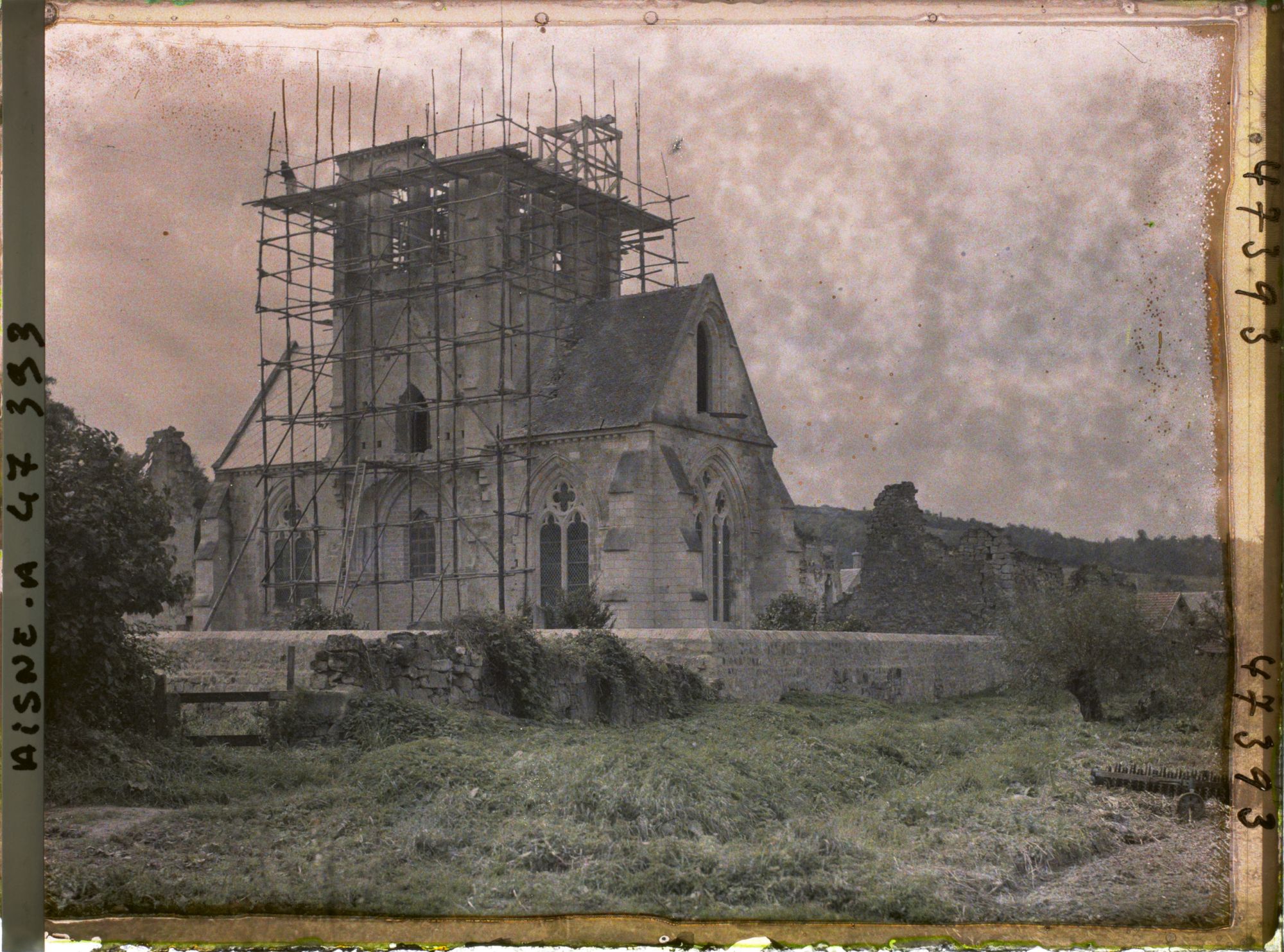 Image représentant France, Presles-et Boves, Eglise en reconstruction (Abside)