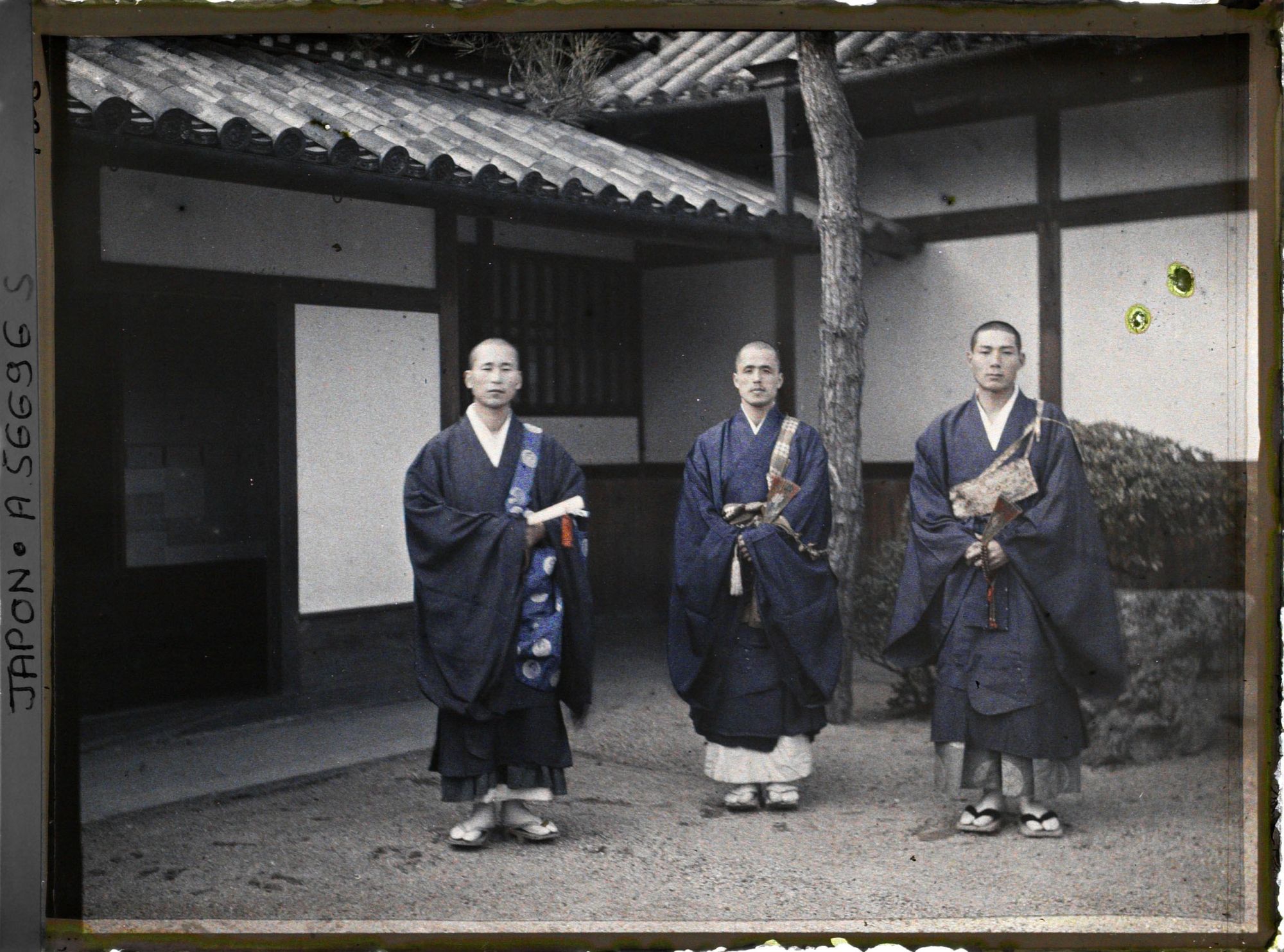 Image représentant Temple Hôryû-ji : trois moines bouddhistes