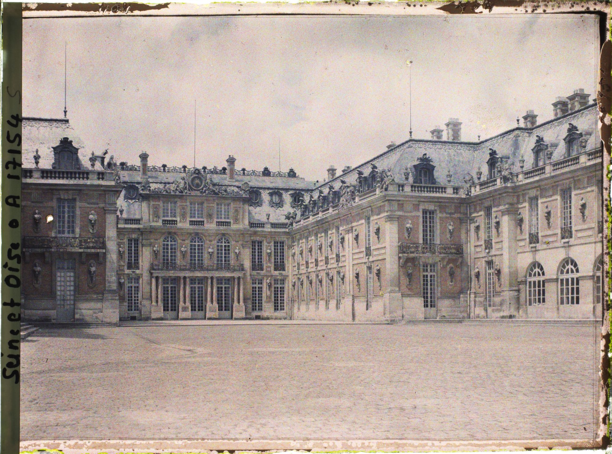Image représentant France, Palais de Versailles, La Cour de marbre