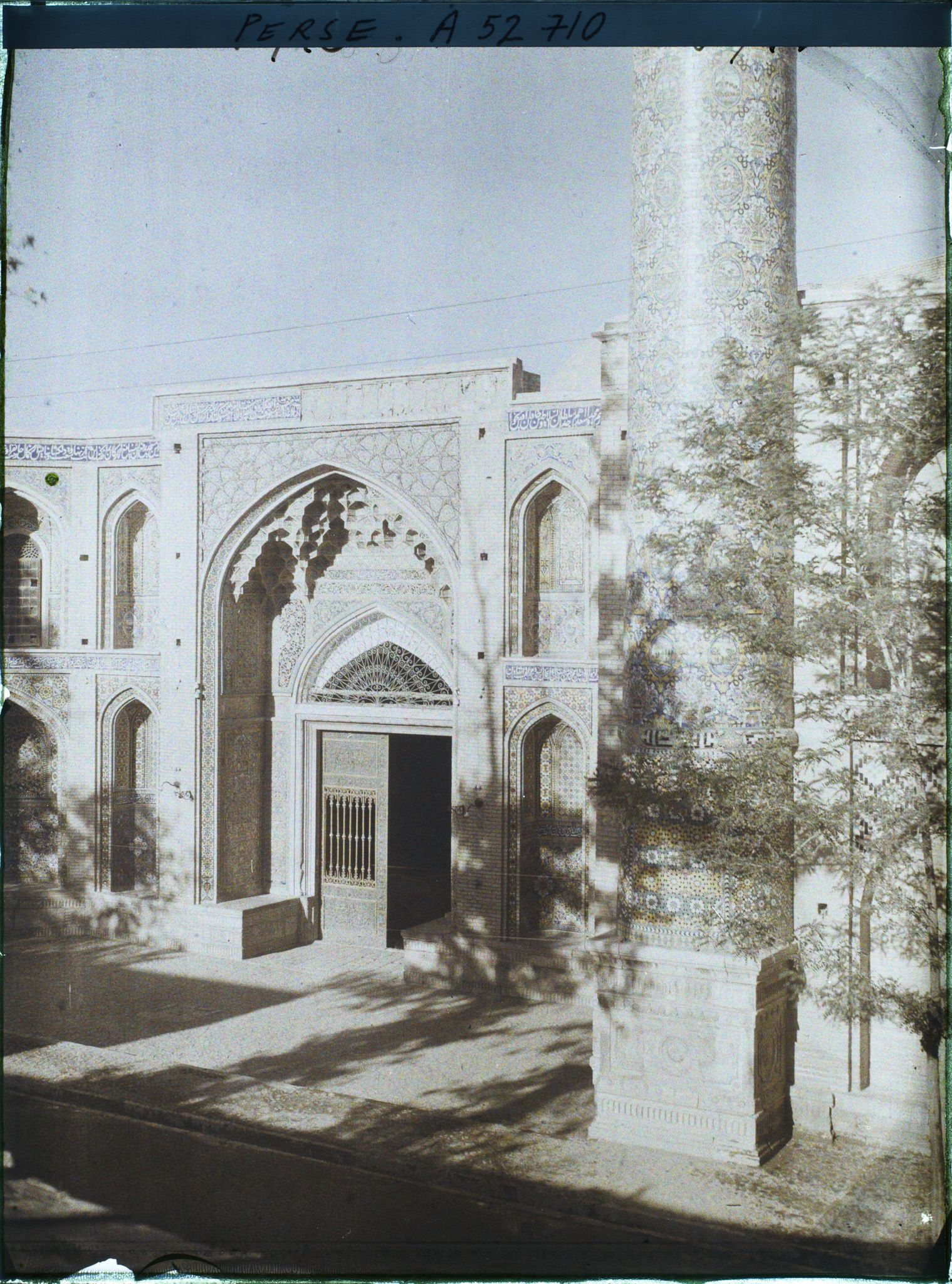 Image représentant La porte de la mosquée Sepahsalar (Madreseh e Motahari)