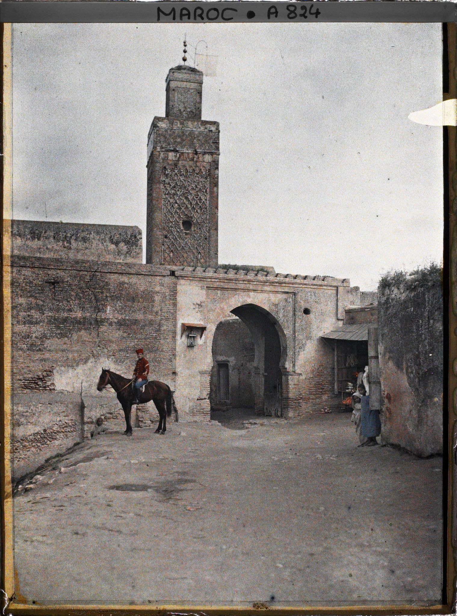 Image représentant Minaret et porte dans Fès el Jédid