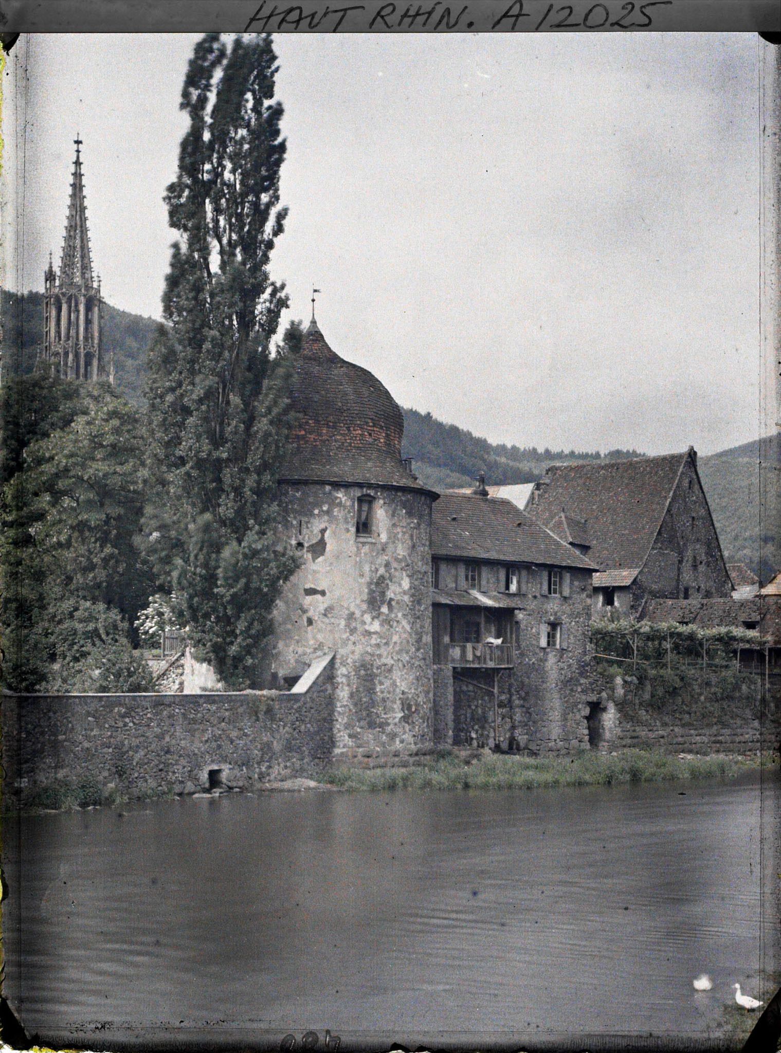 Image représentant La Thur, la Tour des Sorcières, la collégiale