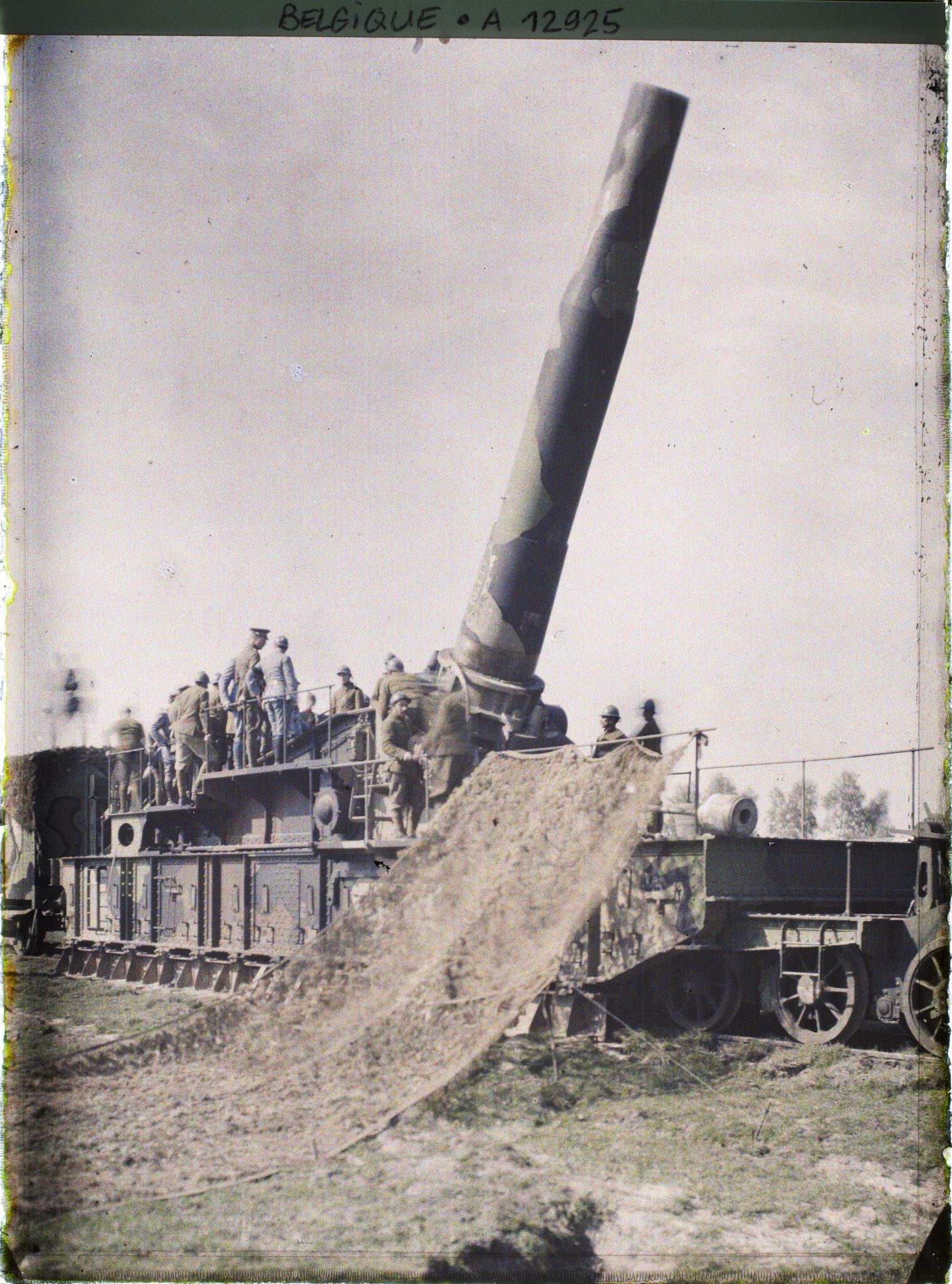 Image représentant Belgique, près de Loo, Cannonière sur le Canal de l'Yser près Loo; Visite du Roi des Belges