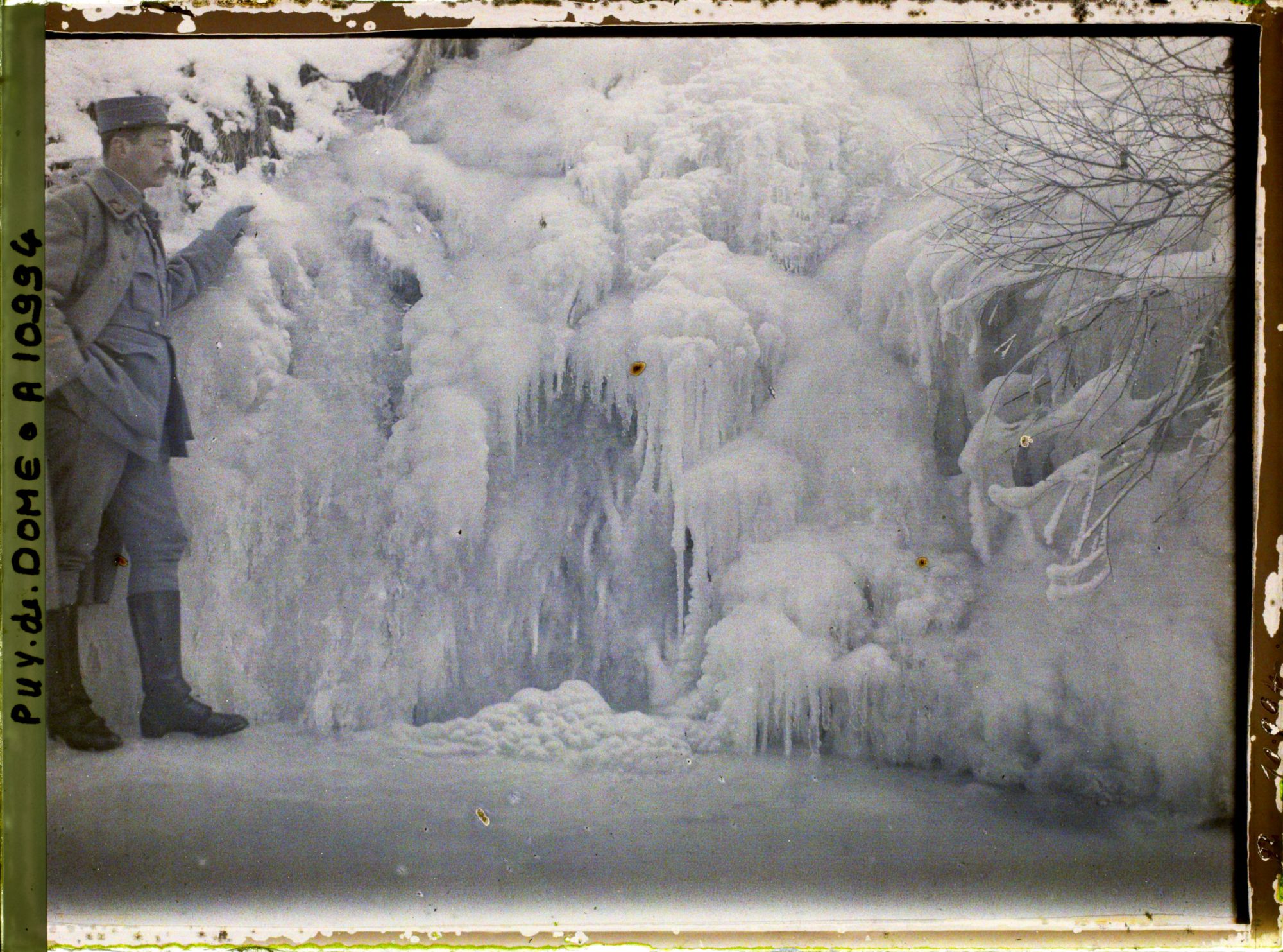 Image représentant France, Près d'Issoire, Effets d'hiver, environs d'Issoire