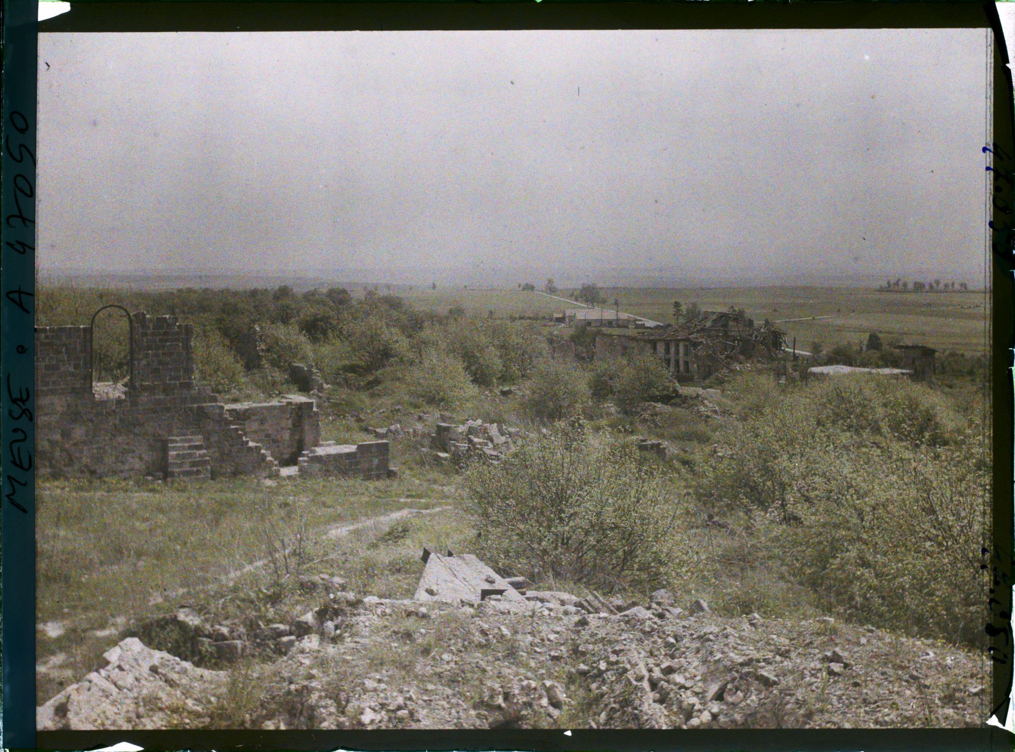 Image représentant France, Montfaucon (Meuse), Emplacement du Village vu vers la route de Consenvoye