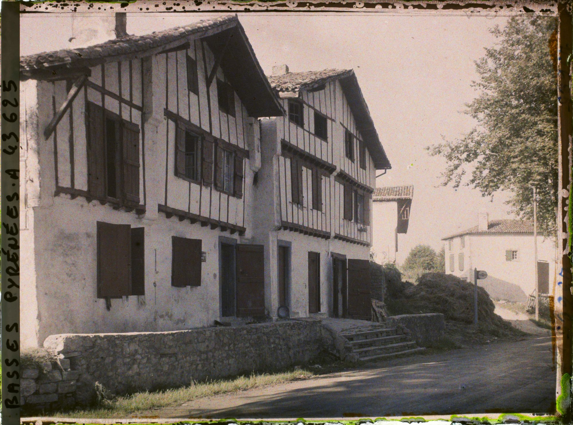 Image représentant France, St Jean de Luz, Maisons basques