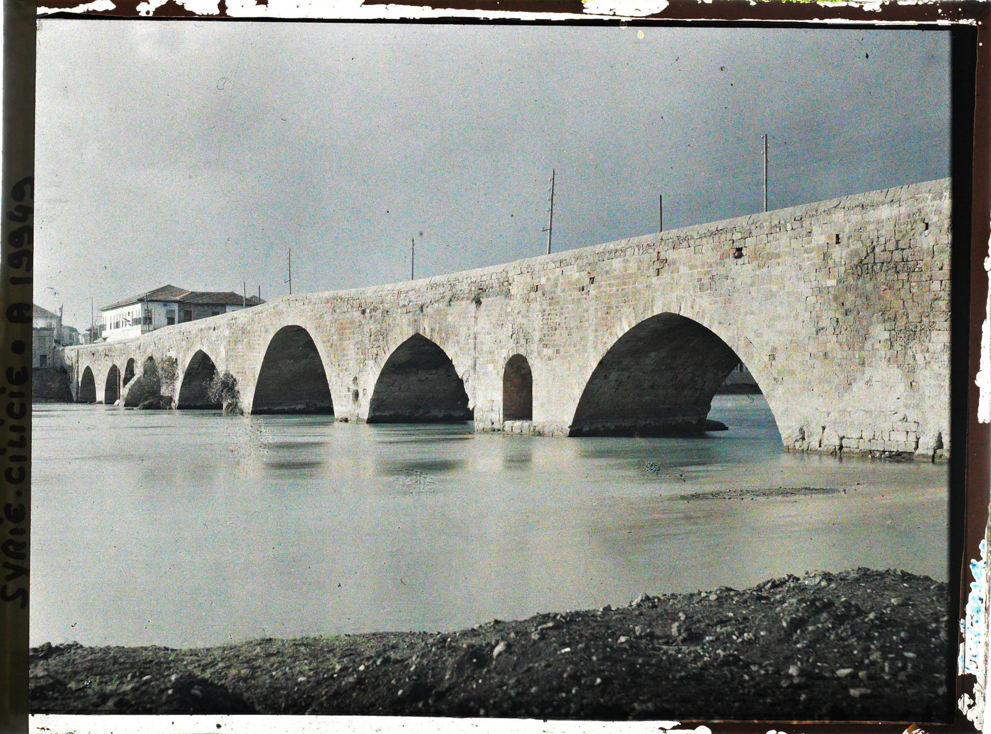 Image représentant Le grand pont, Tasköprü, sur le fleuve Seyhan