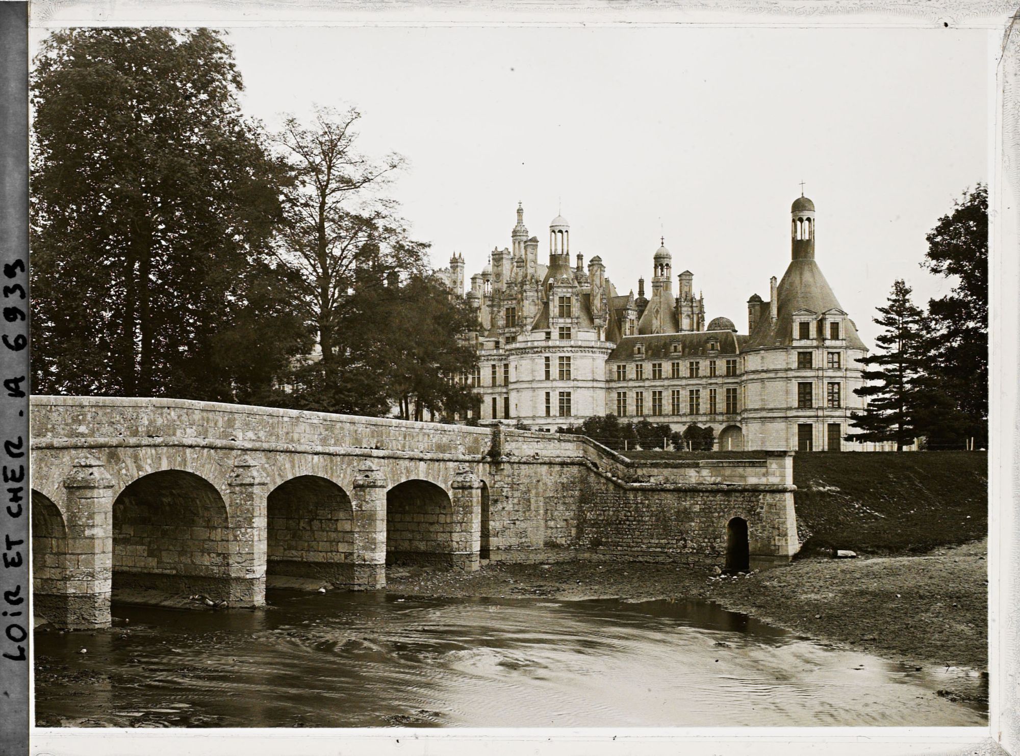 Image représentant Le pont et le château