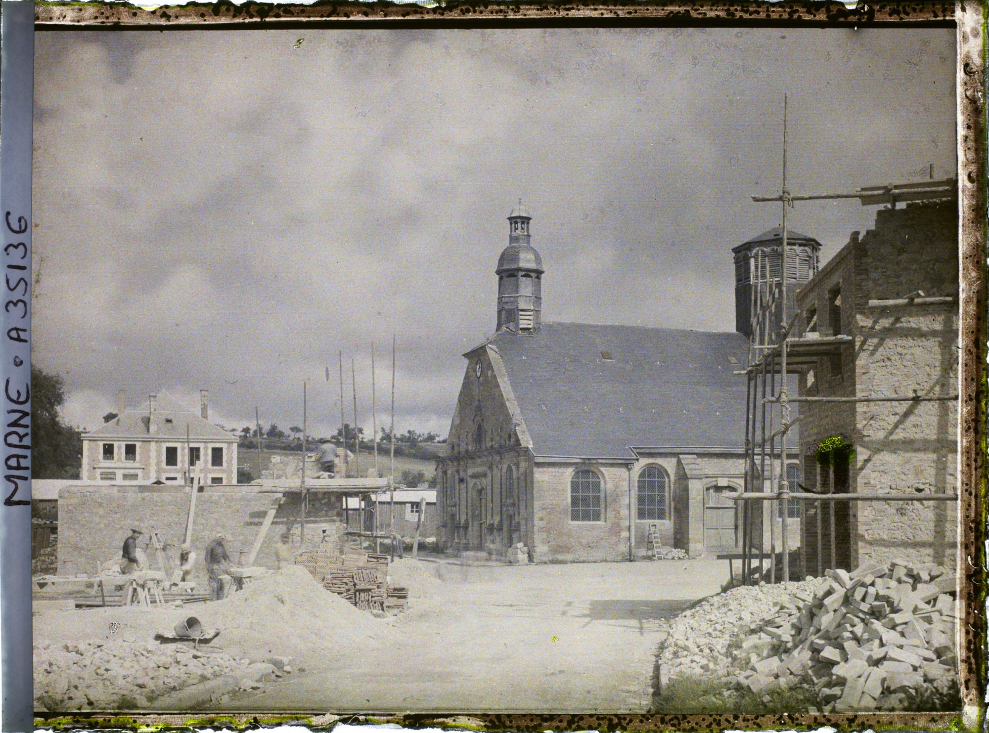 Image représentant France, Vienne le Château , Vue vers l'Eglise
