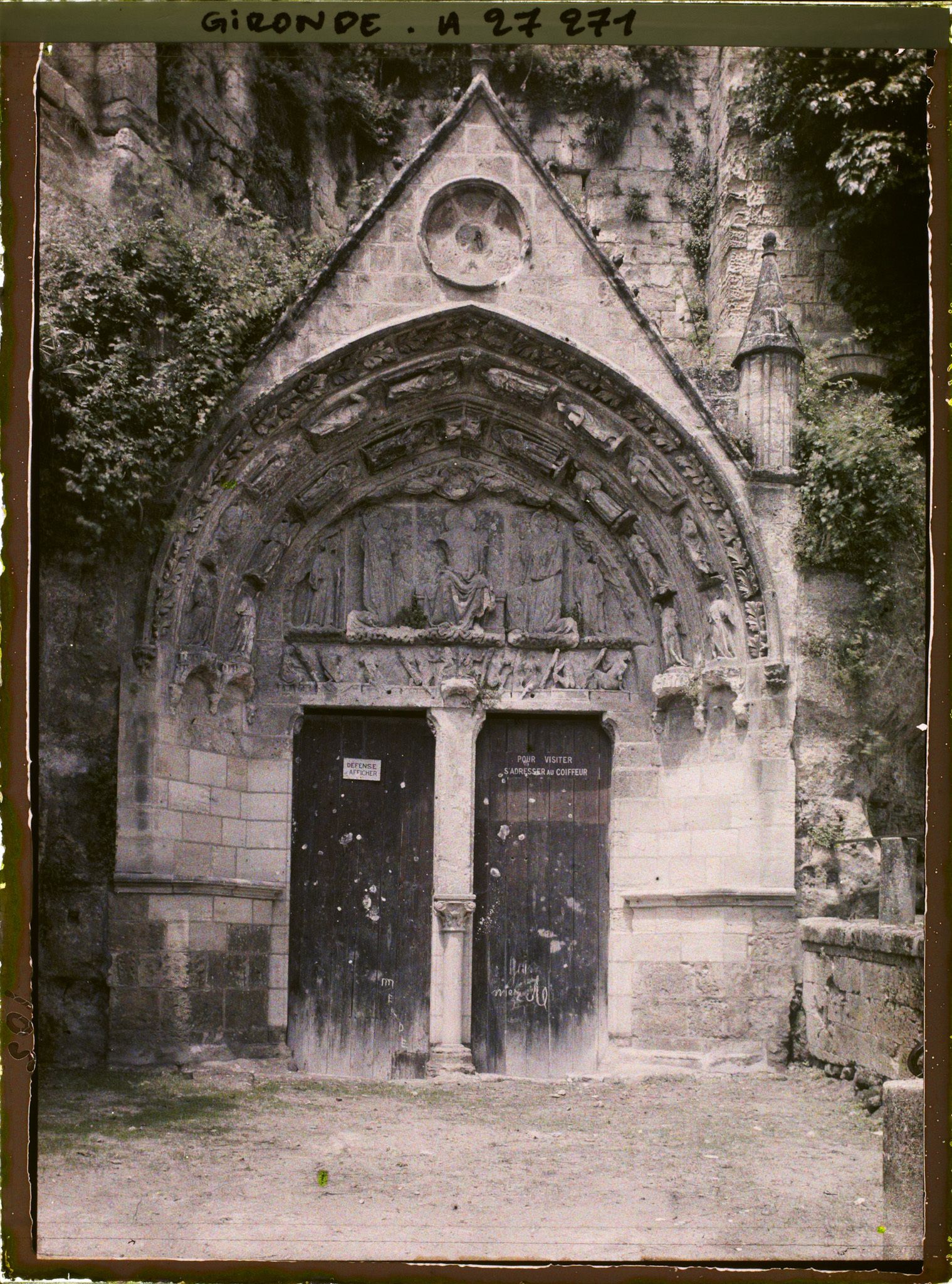 Image représentant France, St Emilion, Porte de l'Eglise monolithe