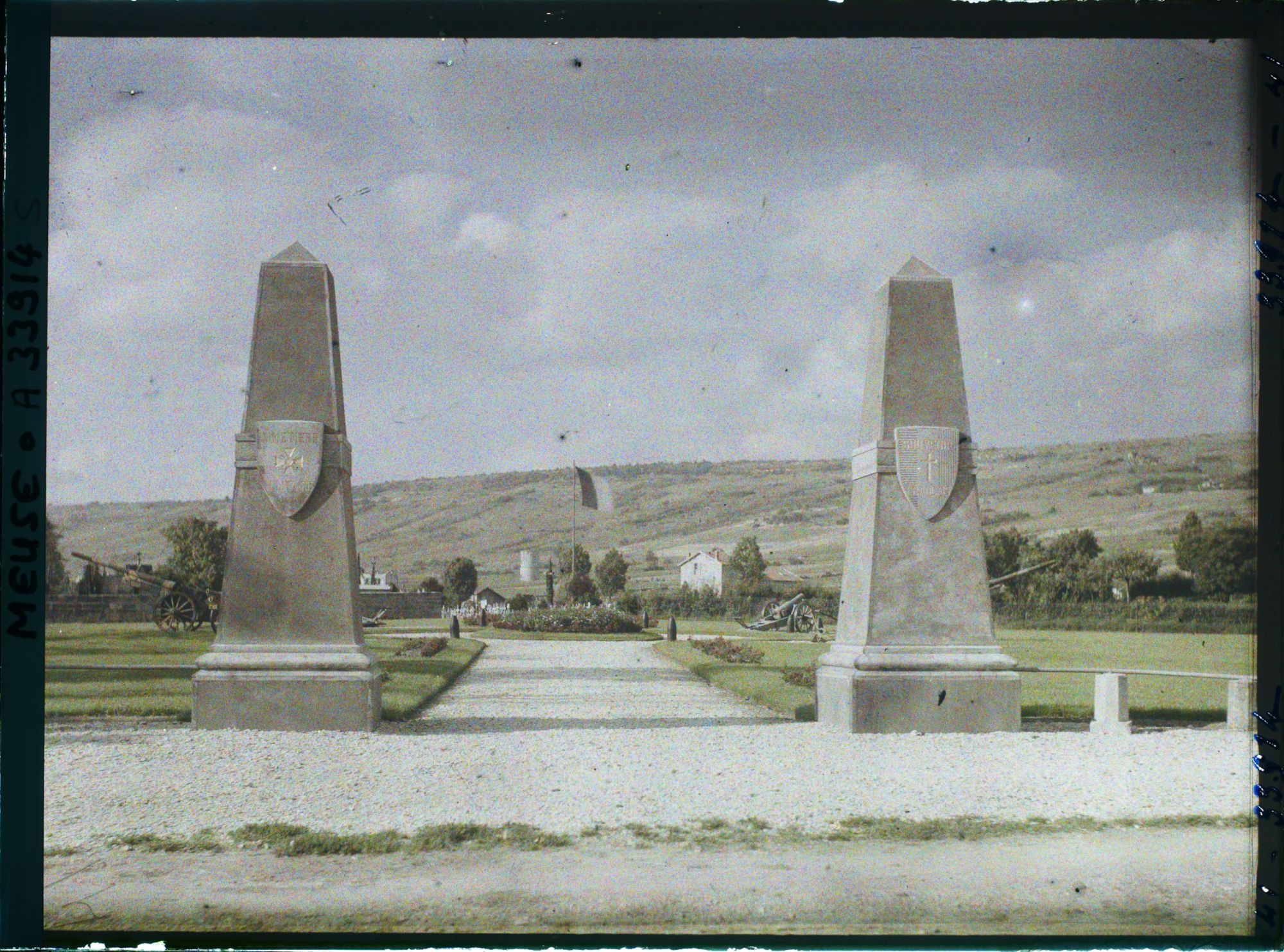 Image représentant France, Verdun, L'entrée du Cimetière du faubourg Pavé