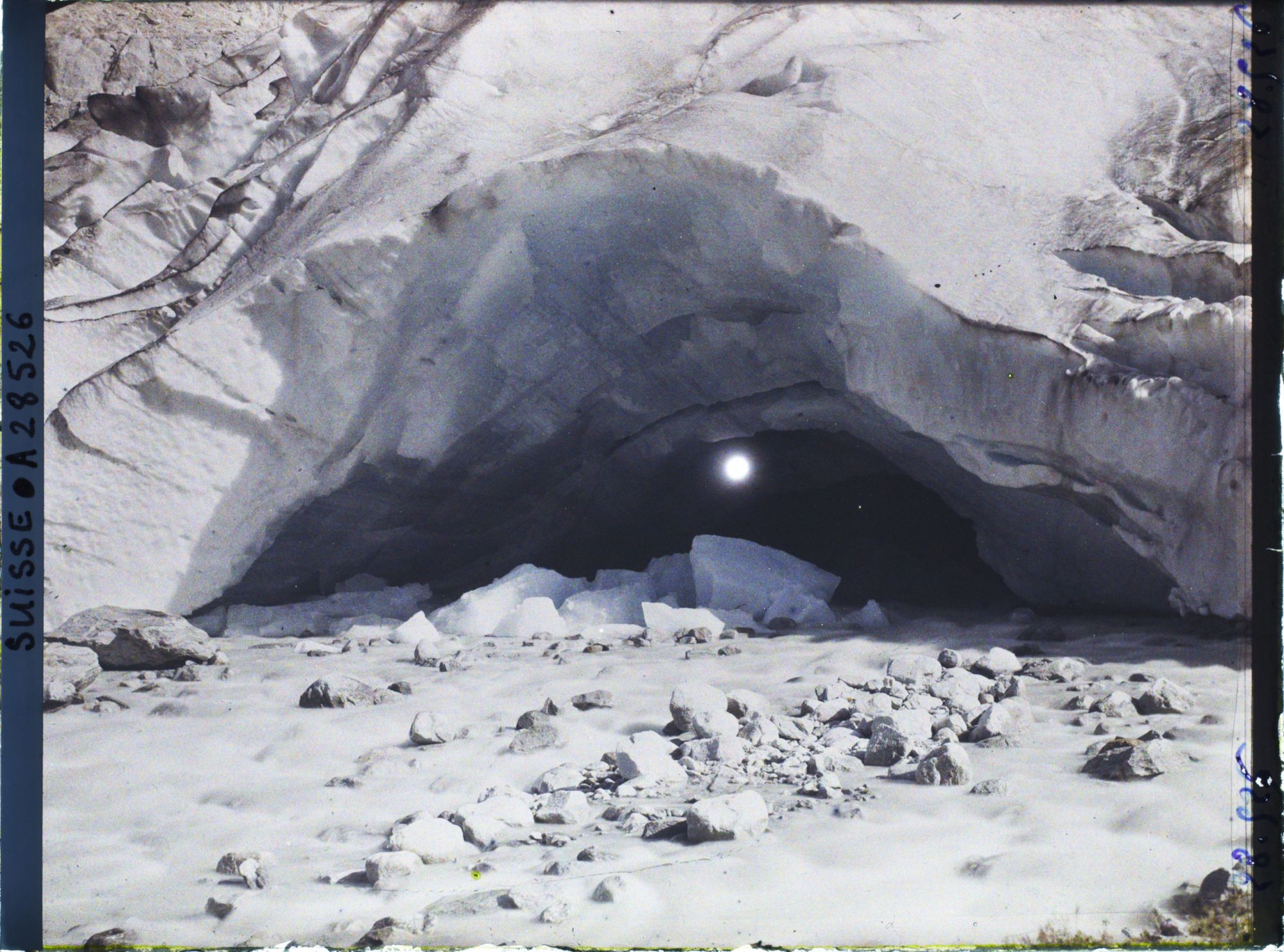 Image représentant Le Rhône à la sortie du glacier du Rhône