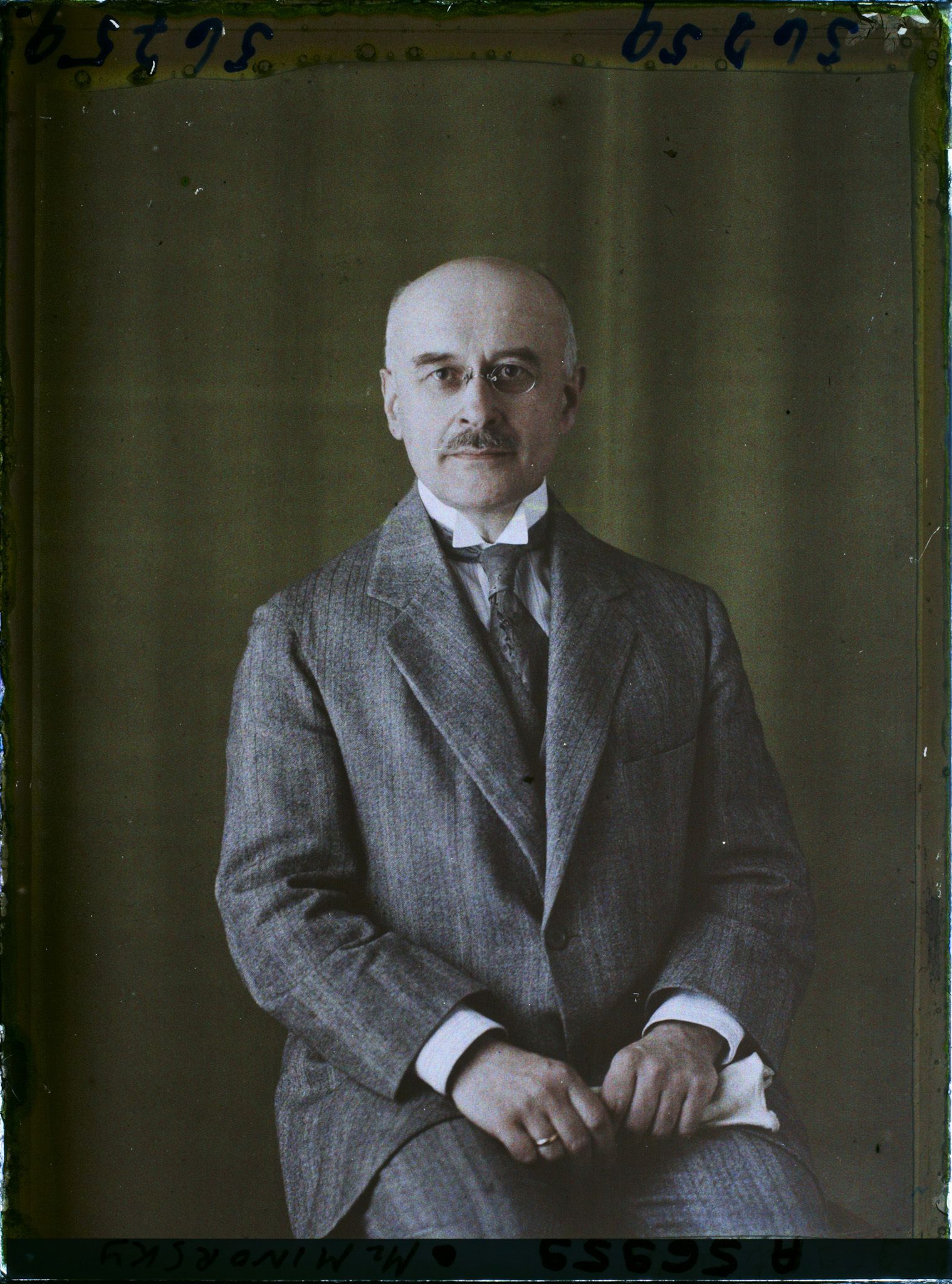 Image représentant https://musee-albert-kahn.s-museum.fr/home/NWQ2OTAwYzNmYjZlZTk1ZWQwODJmMjY4L2dlbmVyaWMtbm90aWNlLXRhYi9hdXRob3JpdHkvNjE3YTc5ZjVjZjhiODk2OGIzMzM3ZDIx/5d6900c3fb6ee95ed082f268/generic-notice-tab/authority/617a79ebcf8b8968b3337404 Monsieur Vladimir Minorsky