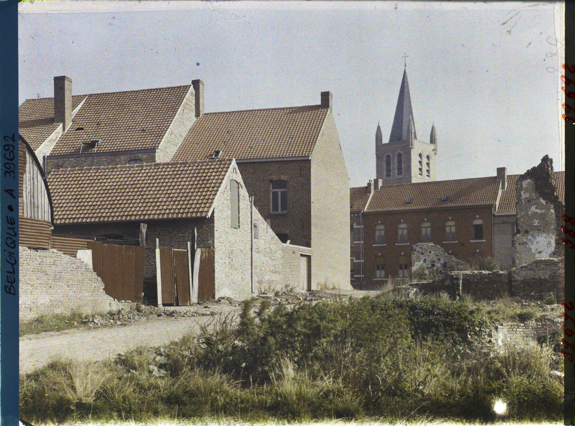 Image représentant Belgique, Neuve Eglise,Reconstructions vers l'Eglise