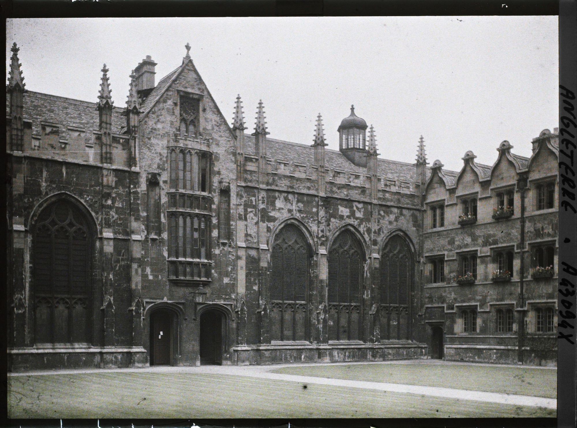 Image représentant Le quadrangle Est et la chapelle