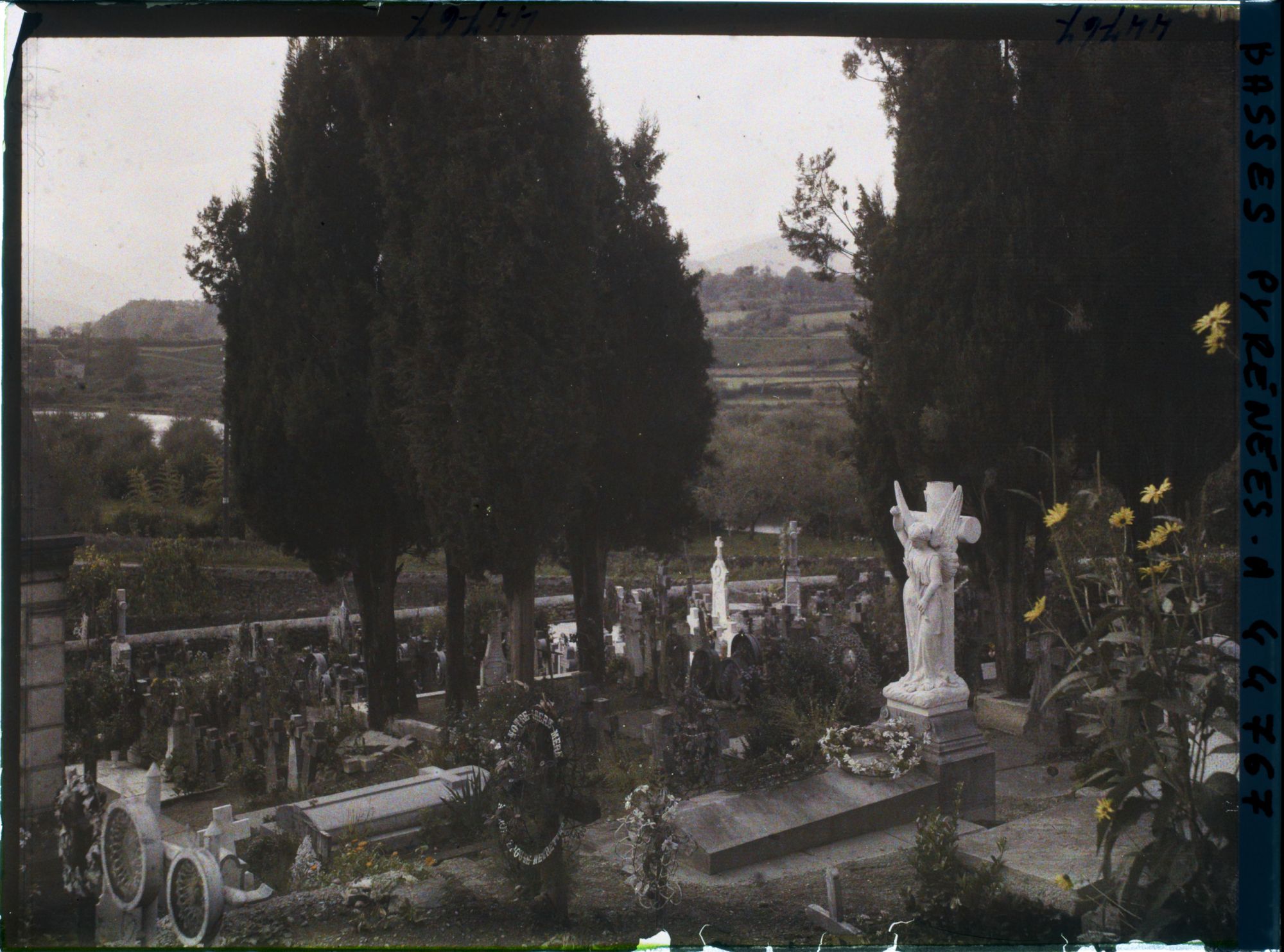 Image représentant France , Tardets, Le Cimetière