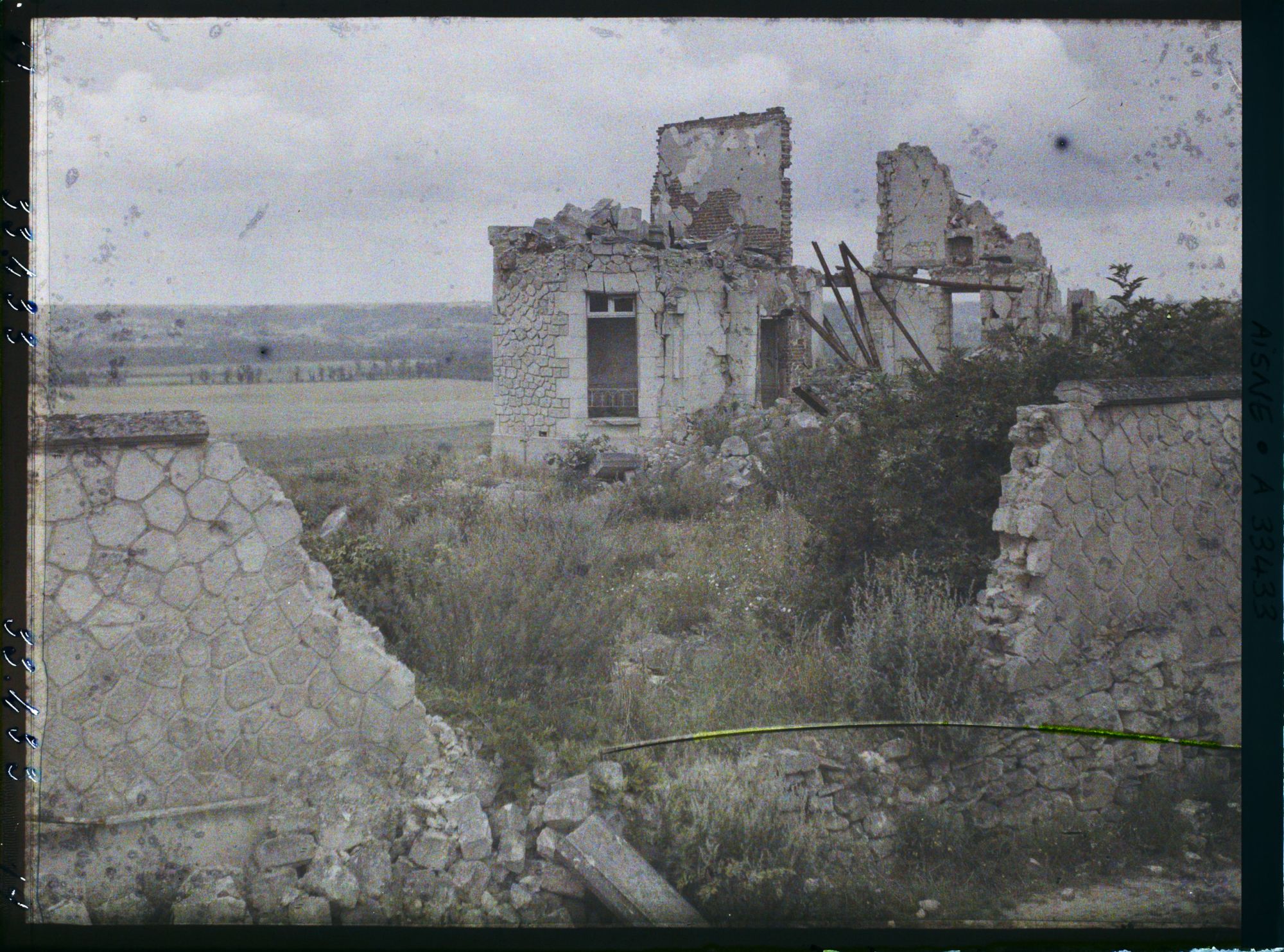 Image représentant France, Coucy le Château, Ruines vers l'Ouest