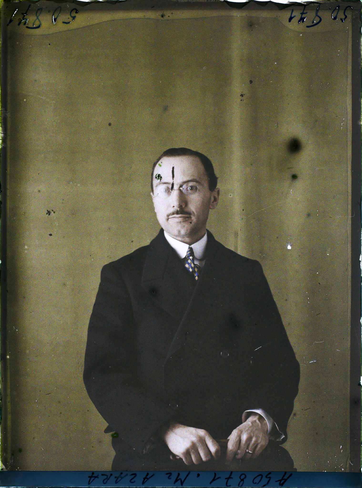 Image représentant https://musee-albert-kahn.s-museum.fr/home/NWQ2OTAwYzNmYjZlZTk1ZWQwODJmMjY4L2dlbmVyaWMtbm90aWNlLXRhYi9hdXRob3JpdHkvNjE3YTc5ZjVjZjhiODk2OGIzMzM3ZDIx/5d6900c3fb6ee95ed082f268/generic-notice-tab/authority/617a79ebcf8b8968b33367c9 Monsieur Azara