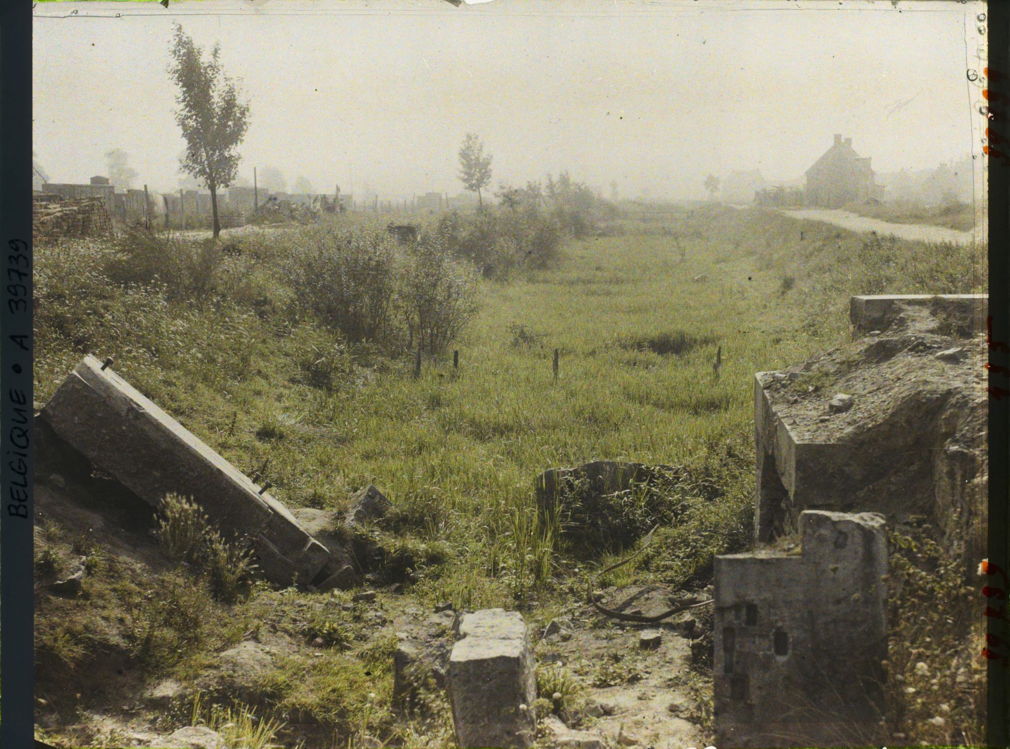 Image représentant Belgique, Houthem, Aspect du Canal d'Ypres à Comines autre aspect  contre jour