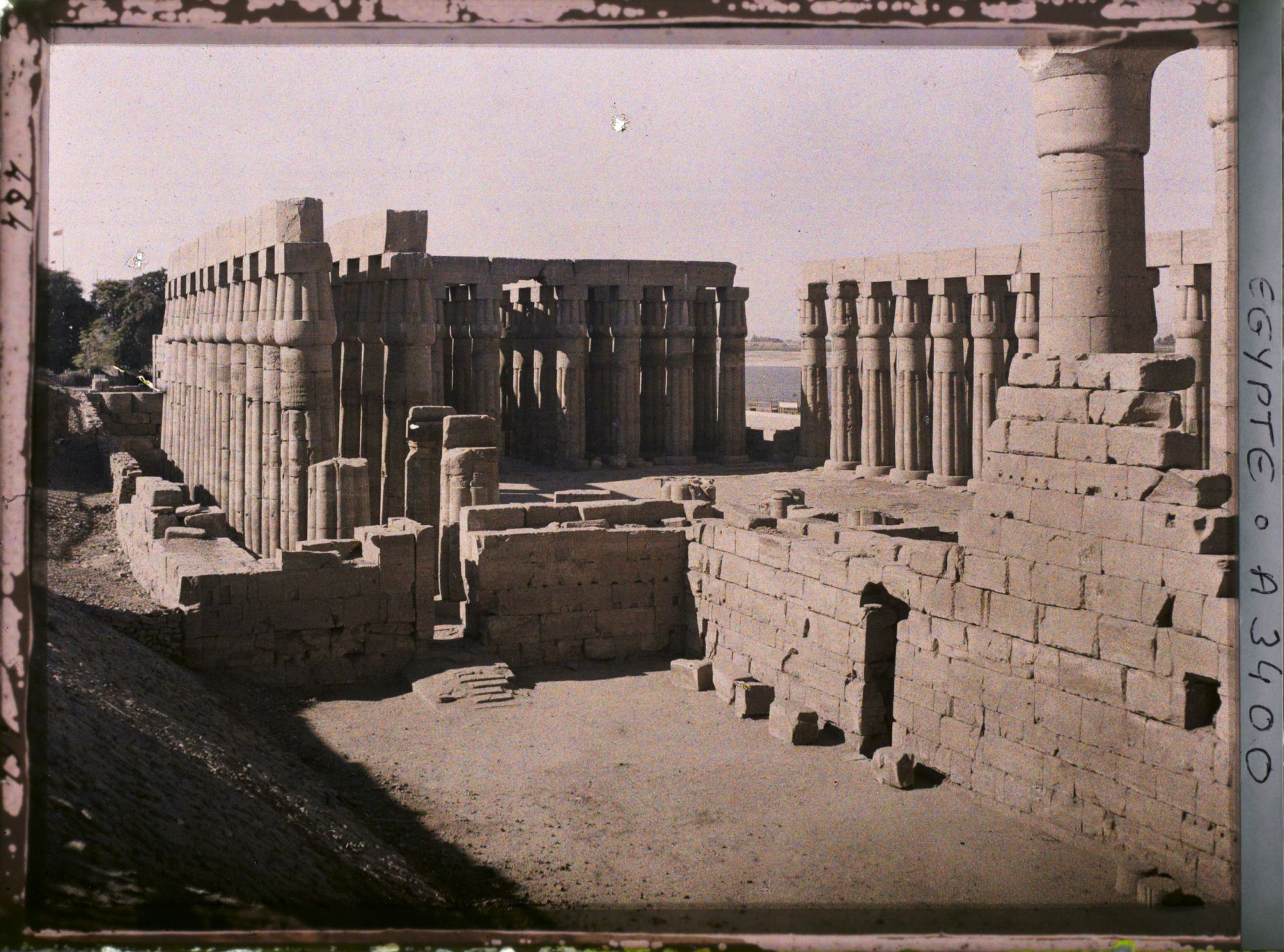 Image représentant Cour solaire d'Amenophis III