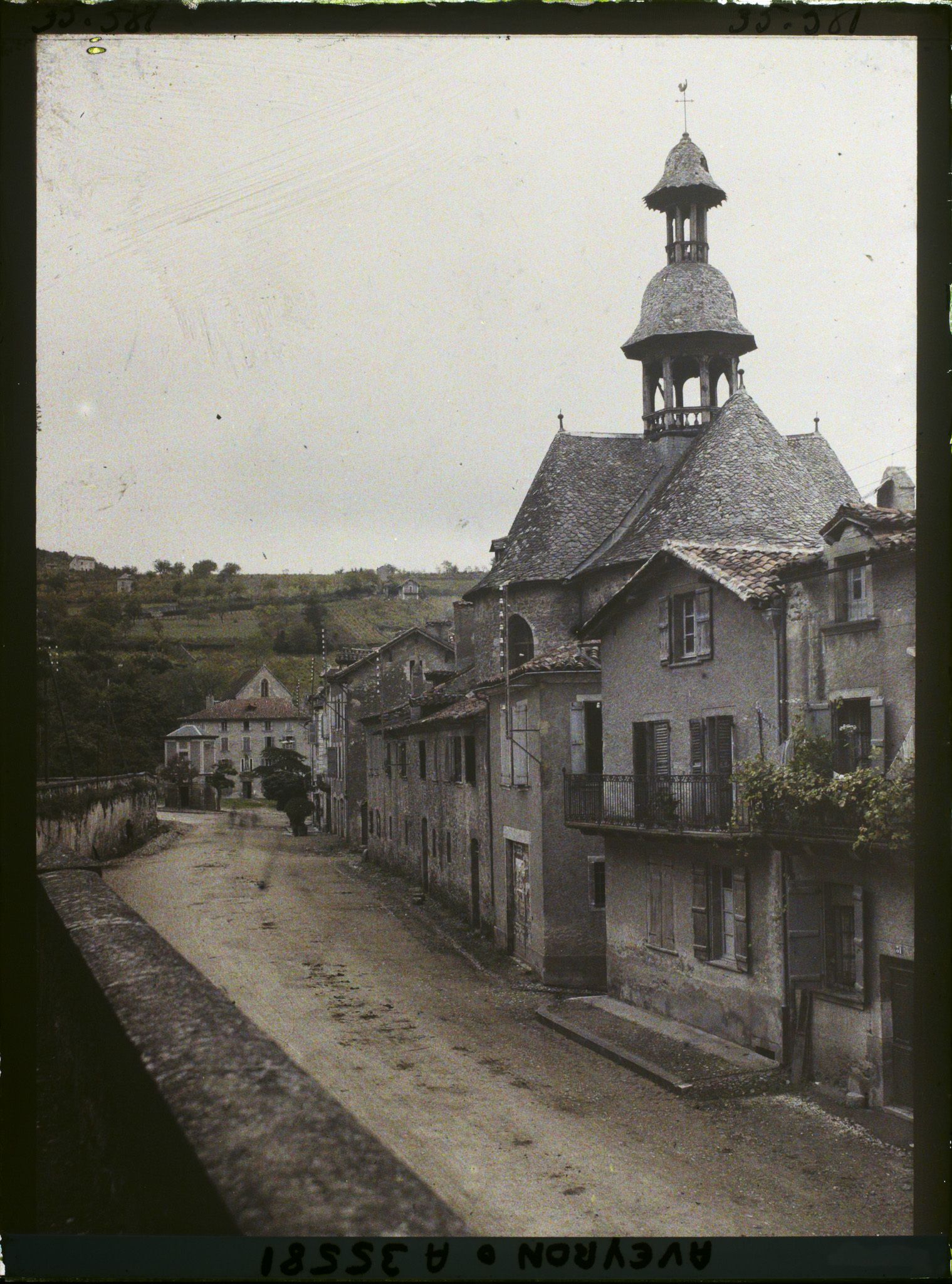 Image représentant La chapelle des Pénitents noirs, vue du champ de foire (actuel Boulevard Haute Guyenne)