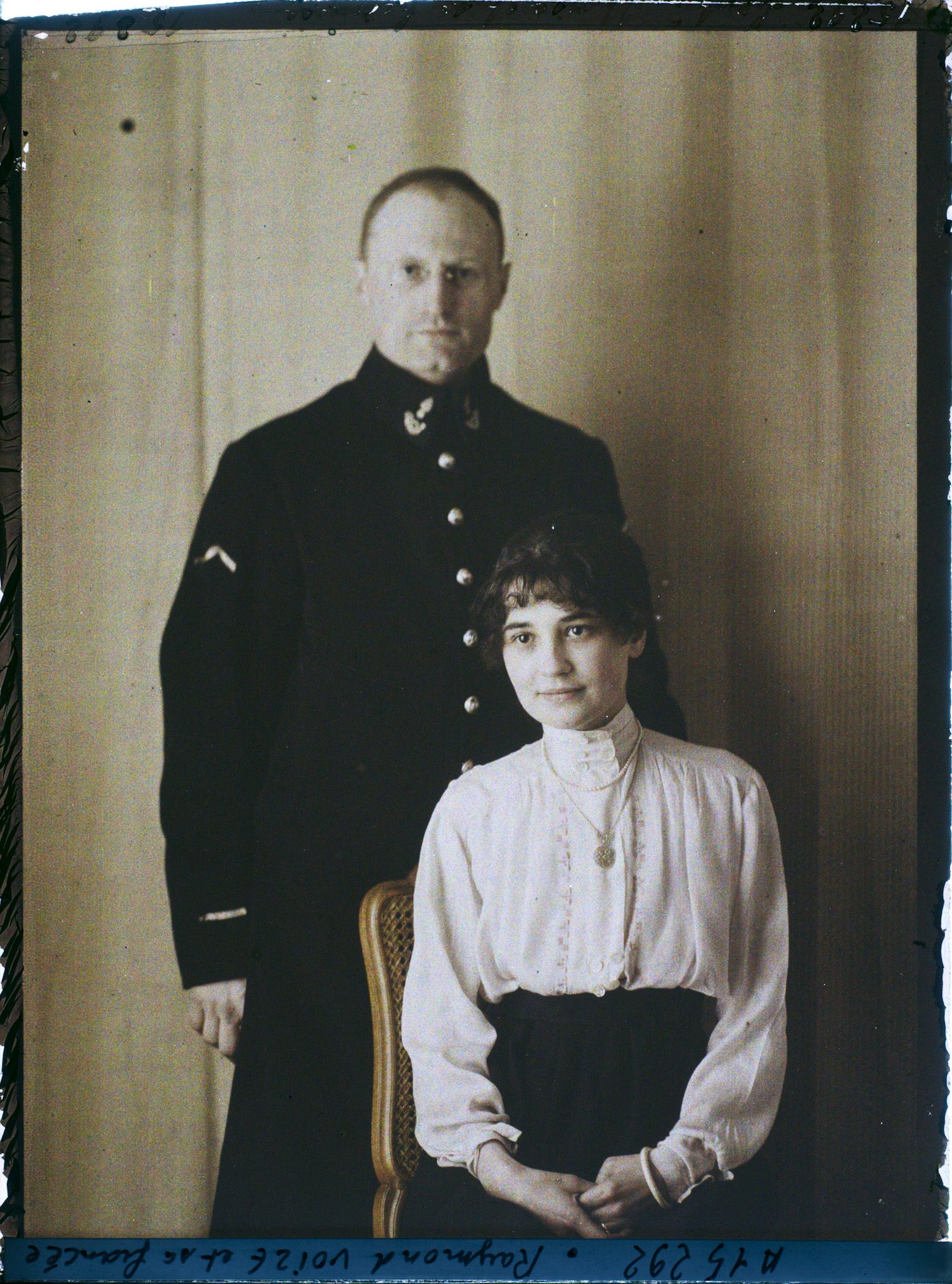 Image représentant Le Lieutenant  https://musee-albert-kahn.s-museum.fr/home/NWQ2OTAwYzNmYjZlZTk1ZWQwODJmMjY4L2dlbmVyaWMtbm90aWNlLXRhYi9hdXRob3JpdHkvNjE3YTc5ZjVjZjhiODk2OGIzMzM3ZDIx/5d6900c3fb6ee95ed082f268/generic-notice-tab/authority/617a79ebcf8b8968b33379ed Raymond Voize et sa fiancée  https://musee-albert-kahn.s-museum.fr/home/NWQ2OTAwYzNmYjZlZTk1ZWQwODJmMjY4L2dlbmVyaWMtbm90aWNlLXRhYi9hdXRob3JpdHkvNjE3YTc5ZjVjZjhiODk2OGIzMzM3ZDIx/5d6900c3fb6ee95ed082f268/generic-notice-tab/authority/617a79ebcf8b8968b33379ee Marcelle