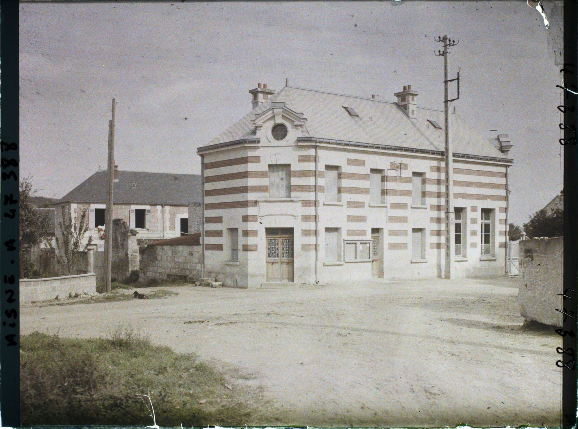 Image représentant France, Presles-et Boves, Mairie et Ecoles