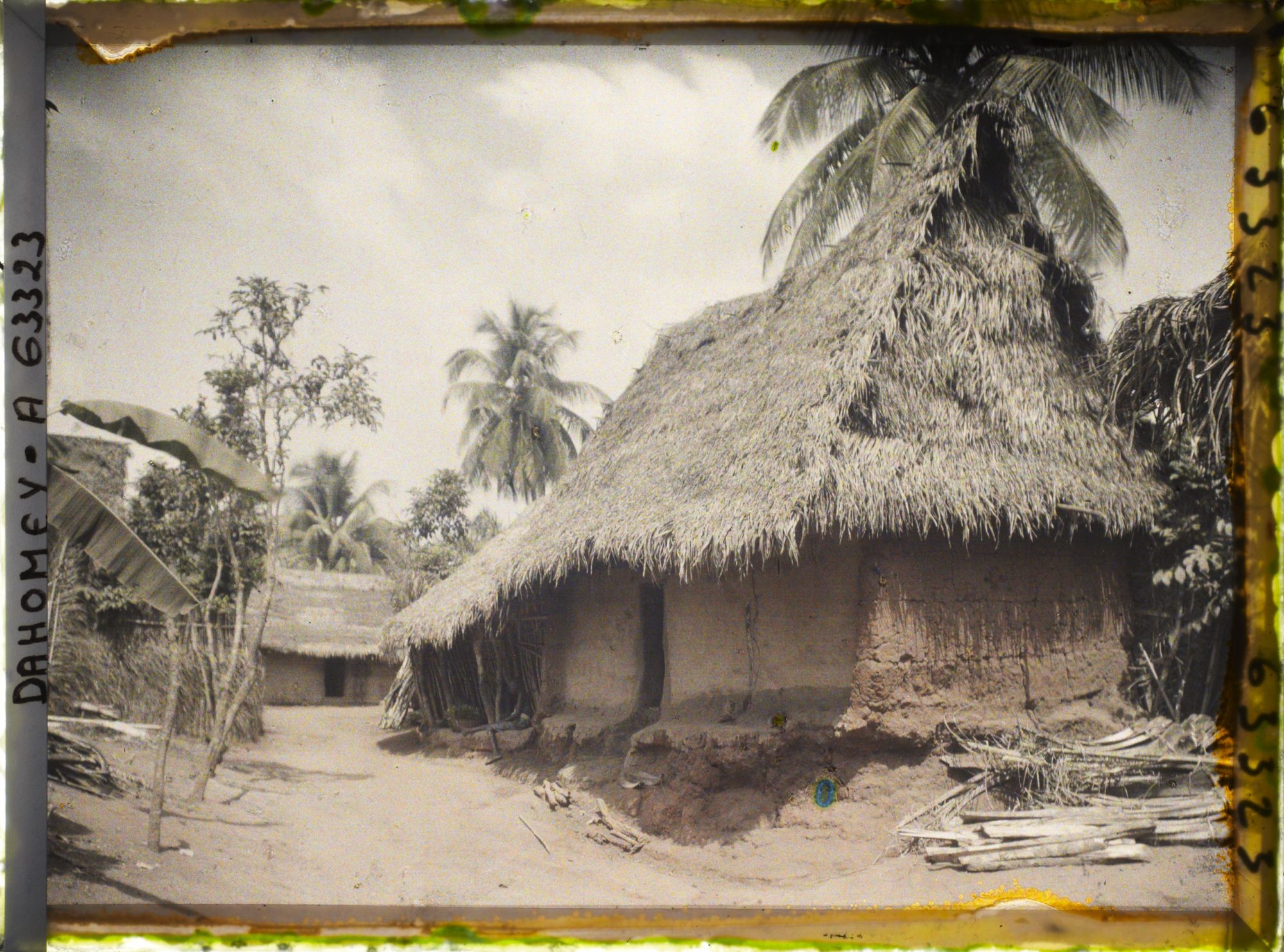 Image représentant Le village de Daagbé, exemple d'architecture traditionnelle